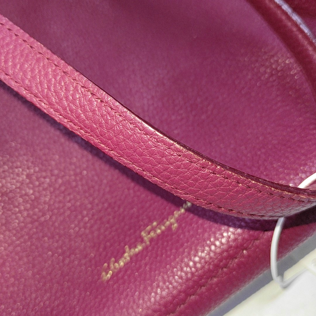 FERRAGAMO Amy Medium size Fuchsia Cowhide Leather Shoulder Bag Golden hardware-(SKU)-939936787