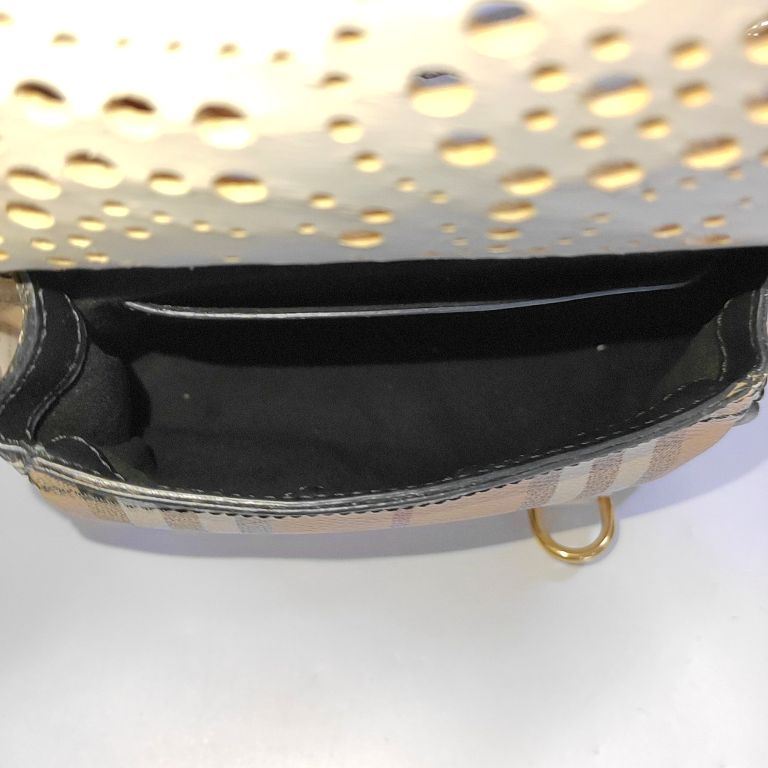 BURBERRY White leather horse race pattern hollow crossbody bag/shoulder bag Golden hardware-(SKU)-960246939