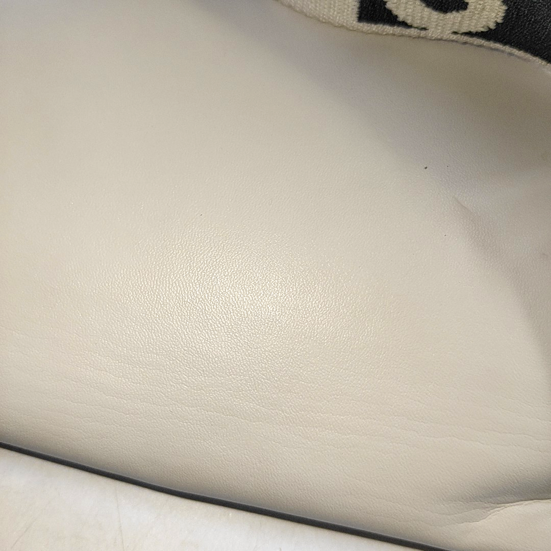 STELLA McCARTNEY Stella Logo White Leather Cutout Floral Crossbody Bag Single Shoulder Bag Golden hardware Removable shoulder strap-(SKU)-940252376
