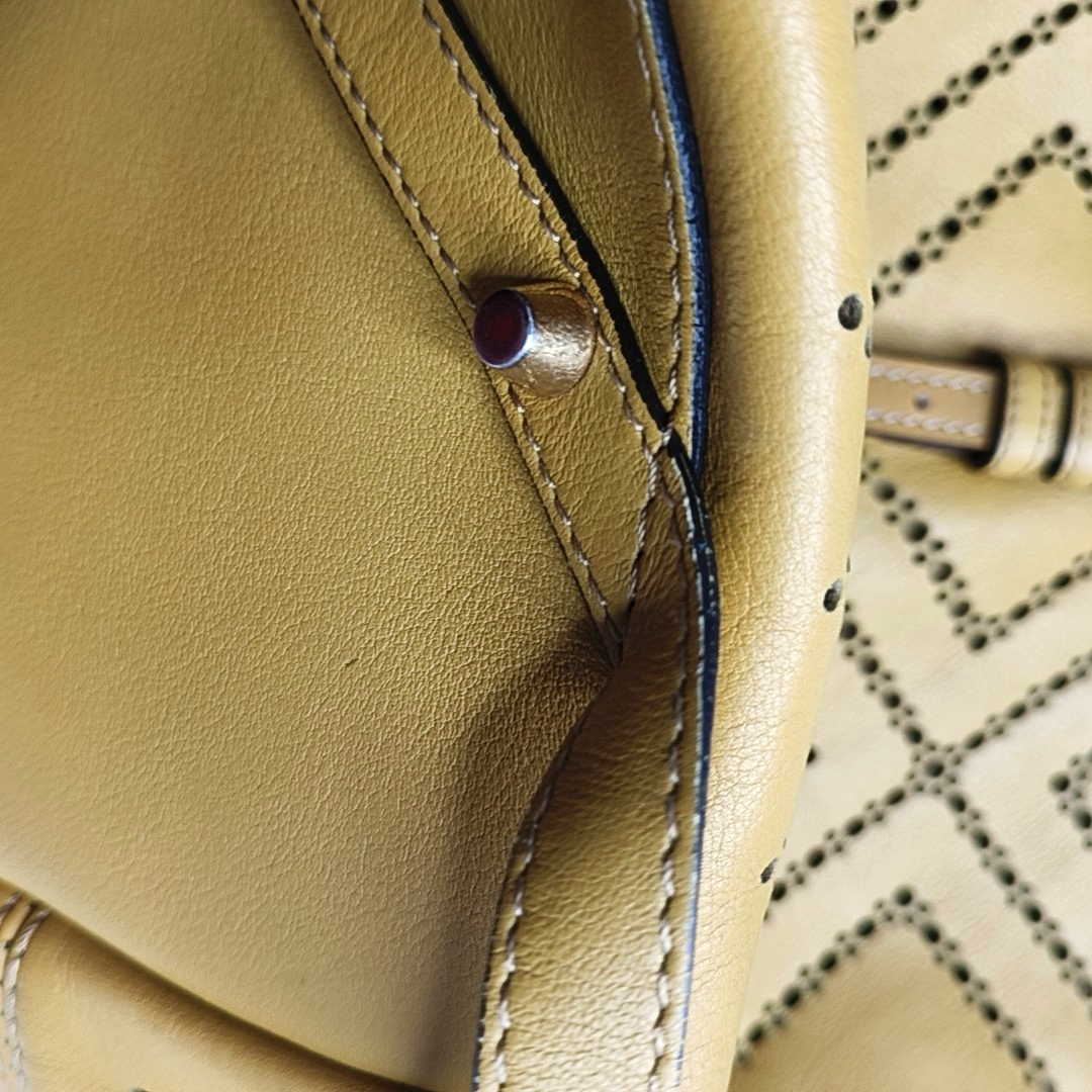 BURBERRY Tote bag Mustard Cowhide Cutout Single Shoulder Bag Golden hardware Sub-bag-(SKU)-953287825
