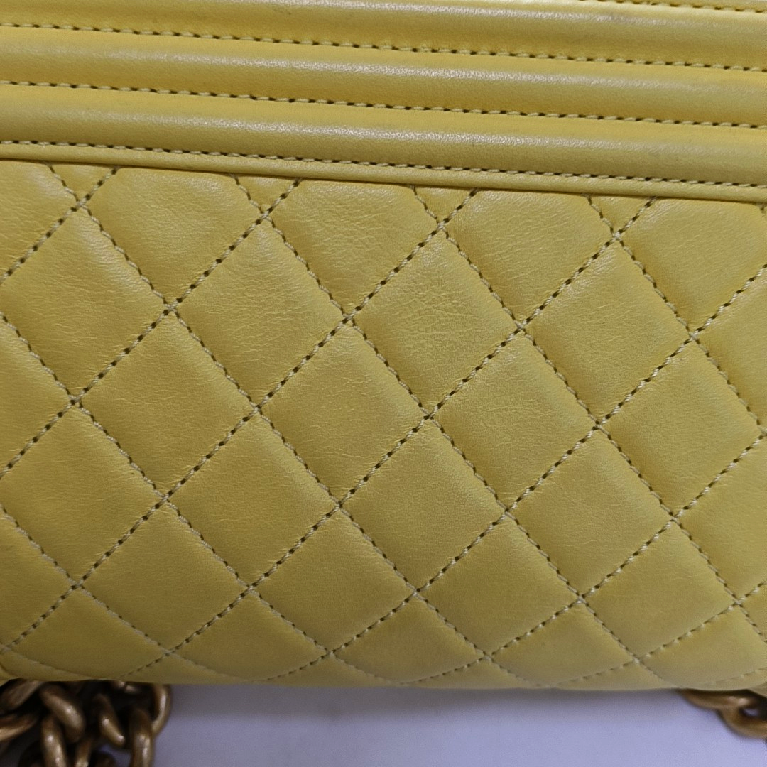 CHANEL BOY CHANEL Small Size Yellow Calfskin Quilted Diagonal Bag, Shoulder Bag with Detachable Strap, Golden Hardware, 27 Clasps-(SKU)-950300826