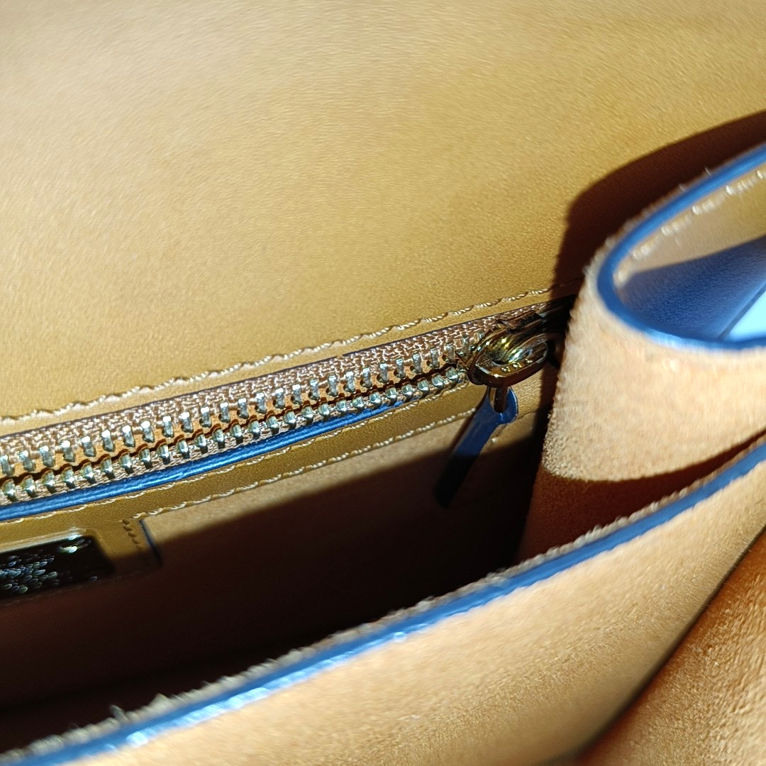 MCM PATRICIA Small size Brown Leather Bay Leaf Buckle Single Shoulder Bag Crossbody Bag Golden hardware-(SKU)-939142575