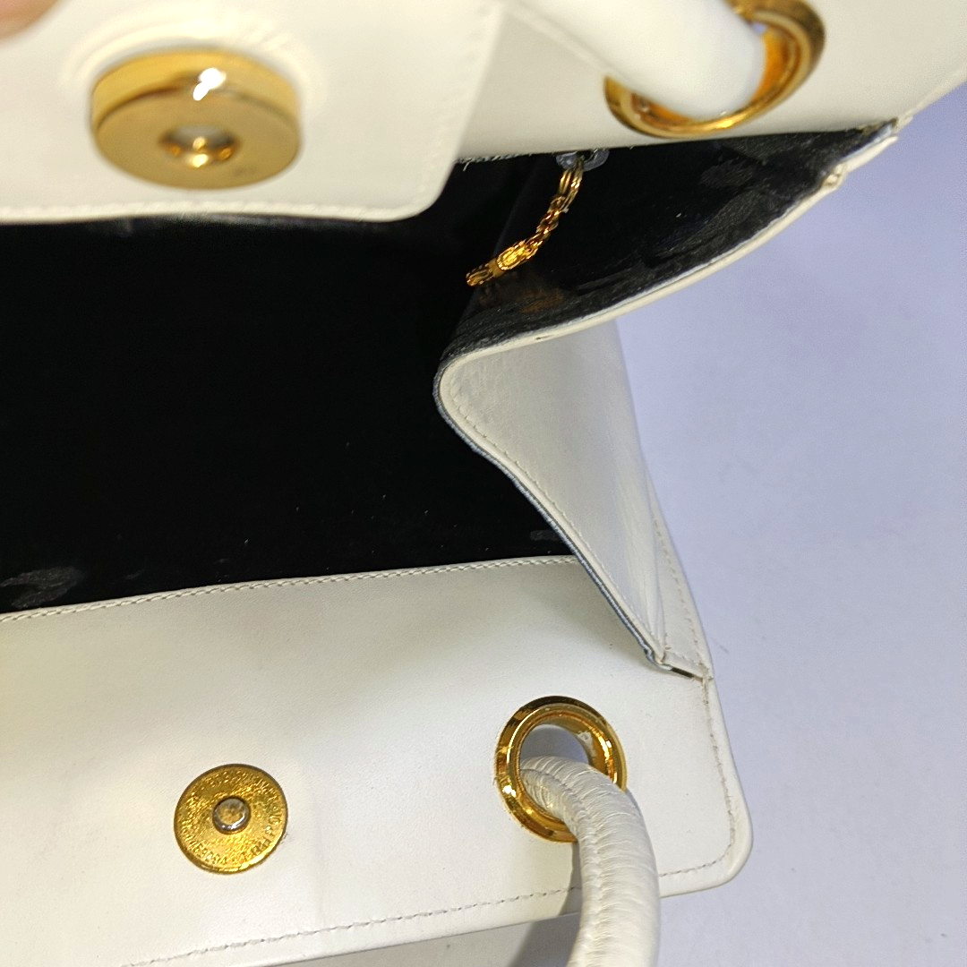 FERRAGAMO White Leather Embossed Tote Bag Golden hardware-(SKU)-951805301