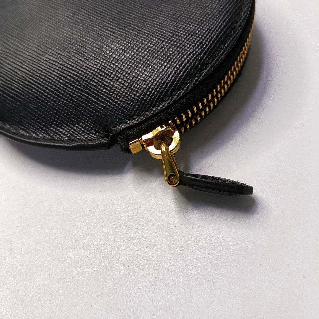 PRADA Round Bun Bag Black Leather Cross Grain Zipper Wallet Golden hardware-(SKU)-947037626