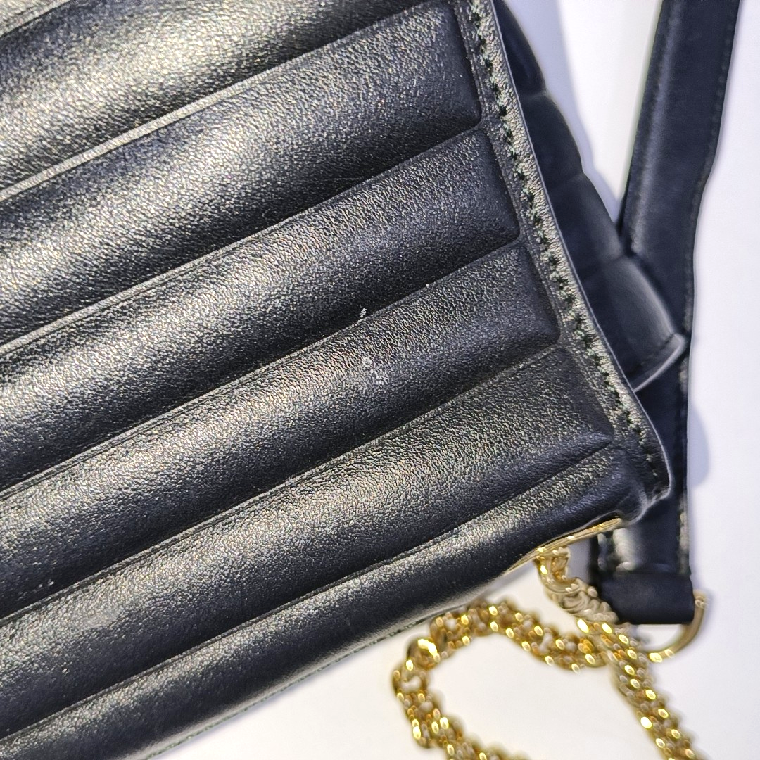 FERRAGAMO Black Leather Quilted Single Shoulder Bag Golden hardware-(SKU)-941505709