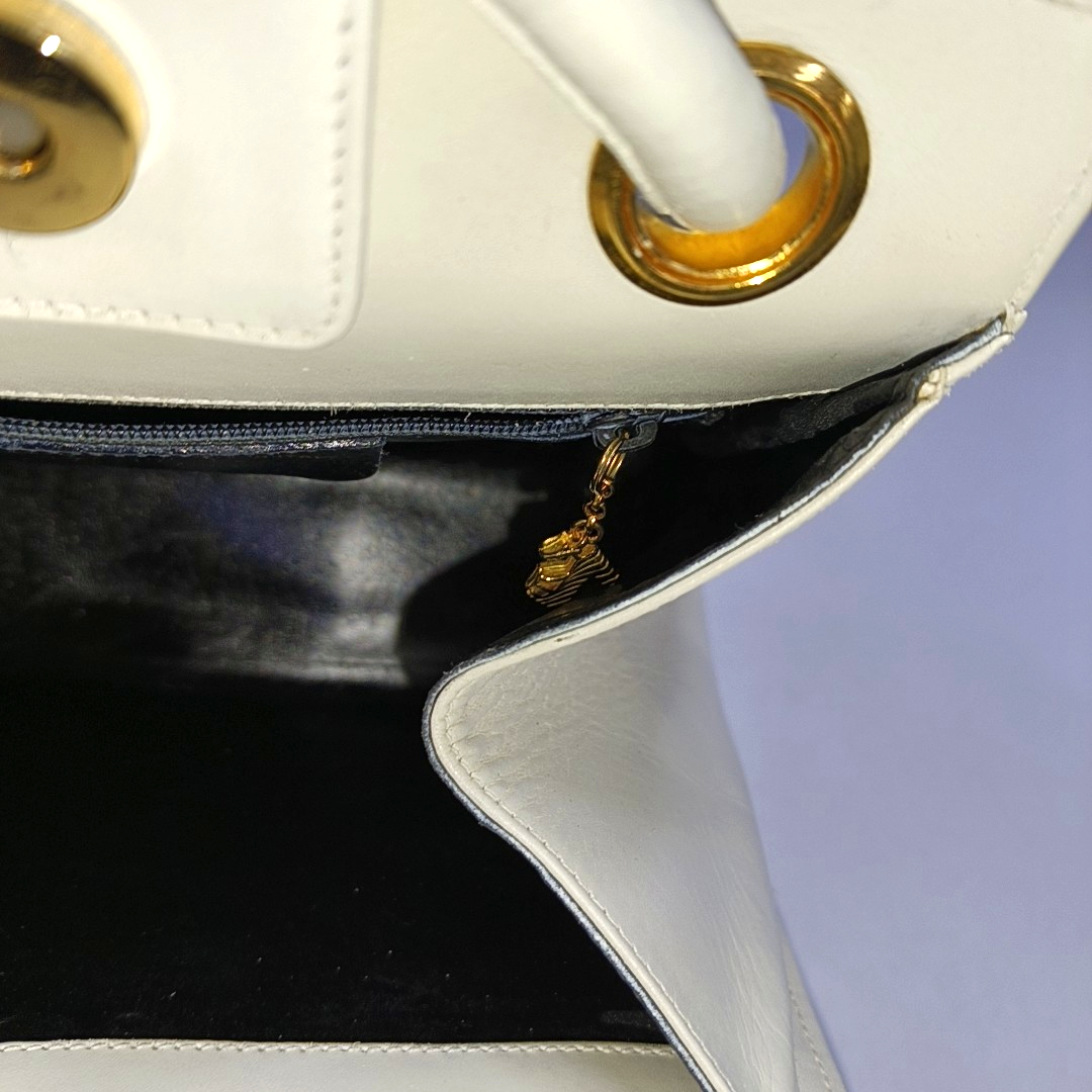 FERRAGAMO White Leather Embossed Tote Bag Golden hardware-(SKU)-951805301