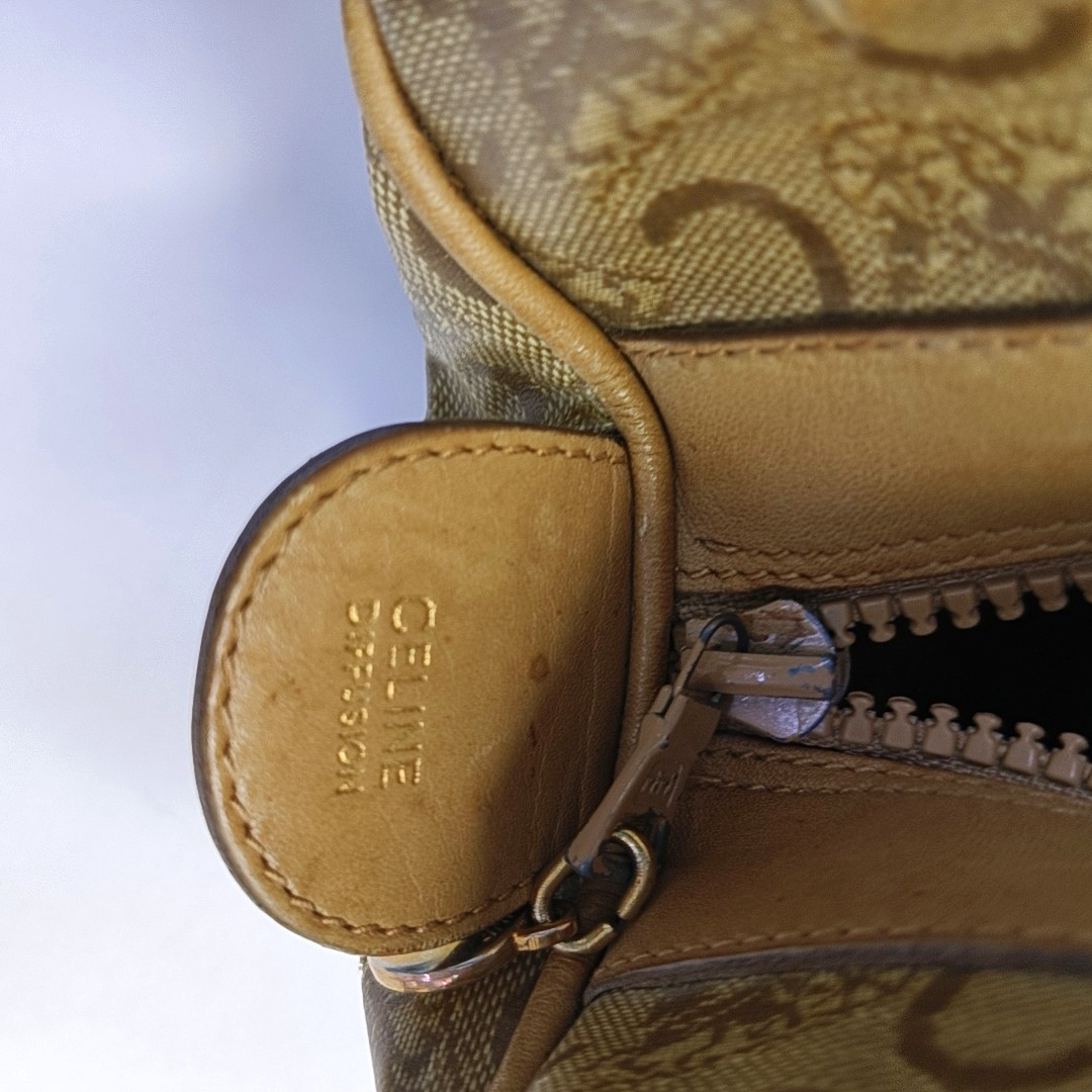 CELINE Khaki Plastic Triumph Handbag Golden hardware-(SKU)-943936664