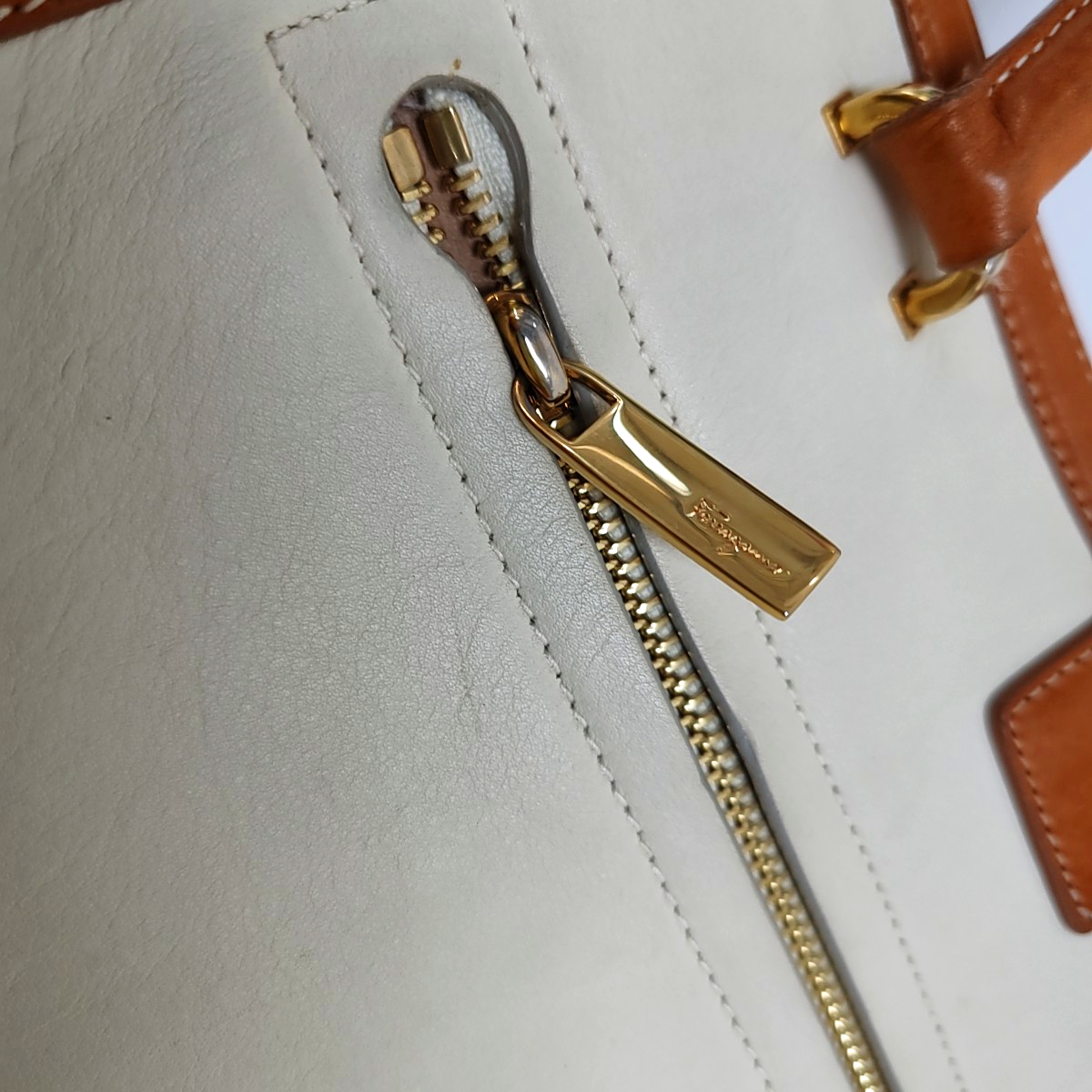 FERRAGAMO Beige Leather Tote Bag Golden hardware-(SKU)-933984180