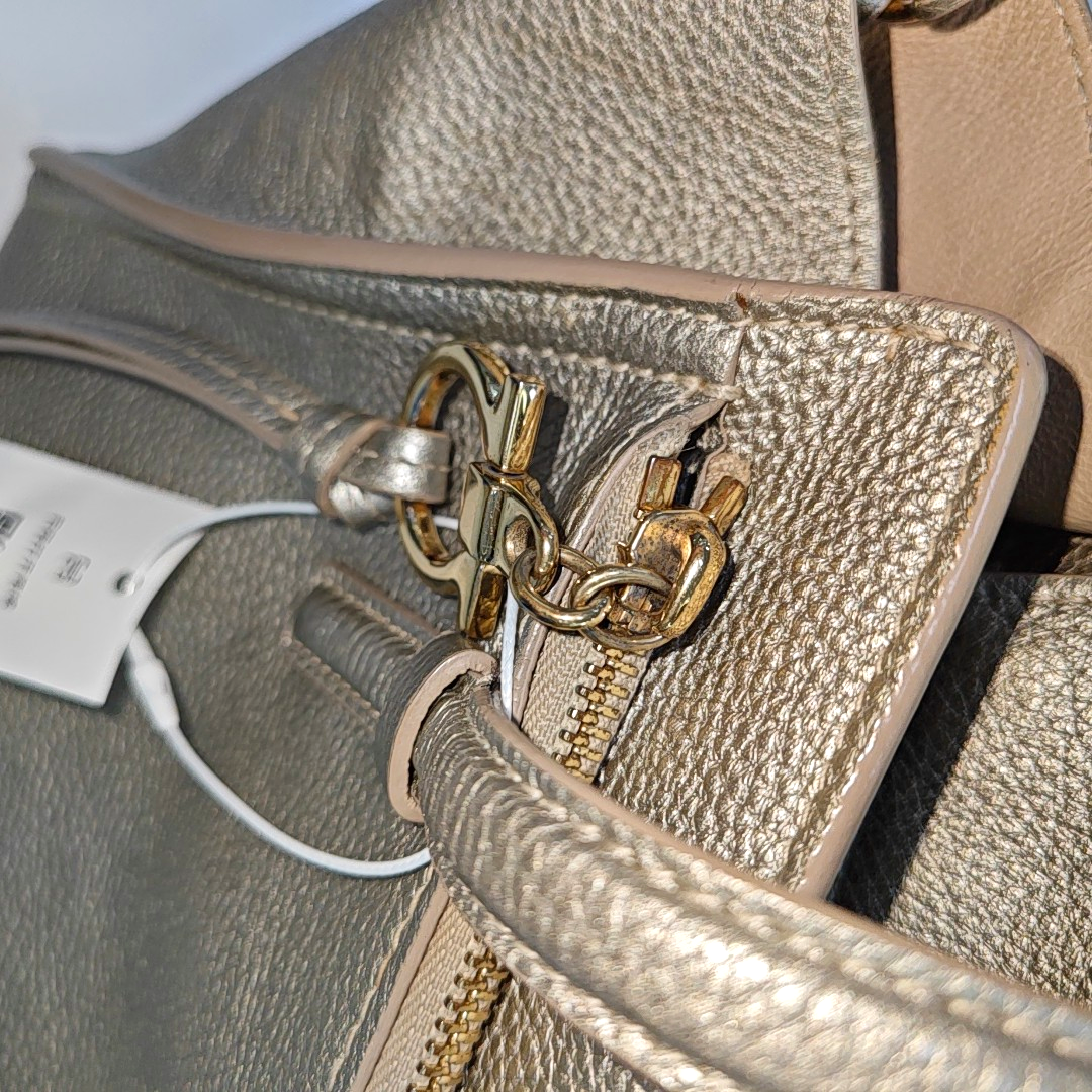 FERRAGAMO Amy Grey Leather Embossed Shoulder Bag Handbag Crossbody Golden hardware Removable shoulder strap-(SKU)-938858716