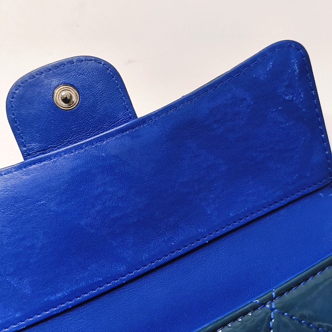CHANEL CLASSIC FLAP Blue patent leather diamond-pattern wallet Silver and Blue Hardware 16nan-(SKU)-949495187