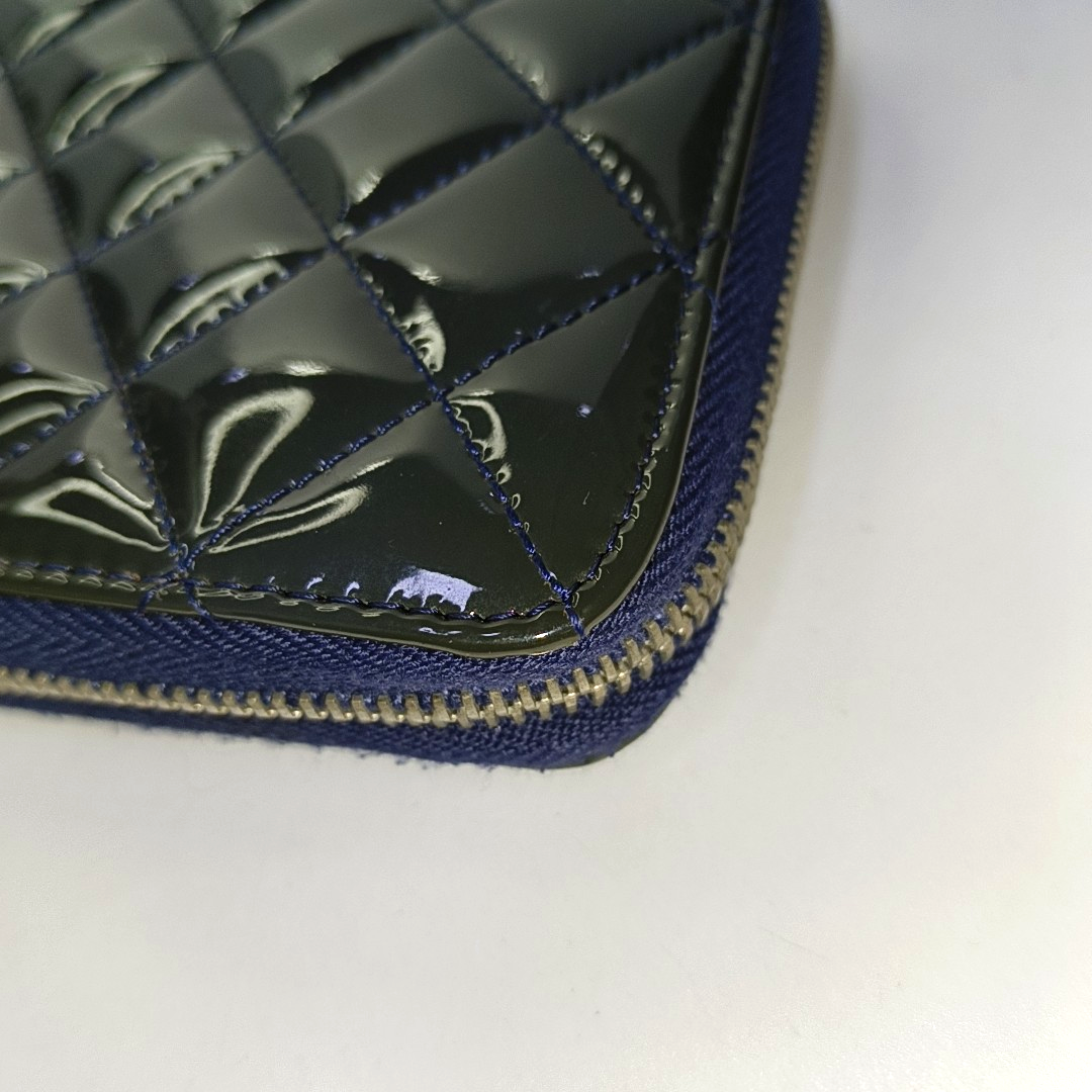 CHANEL ZIPPY深蓝色漆皮菱格纹,绗缝钱包 20nan-(SKU)-938651990
