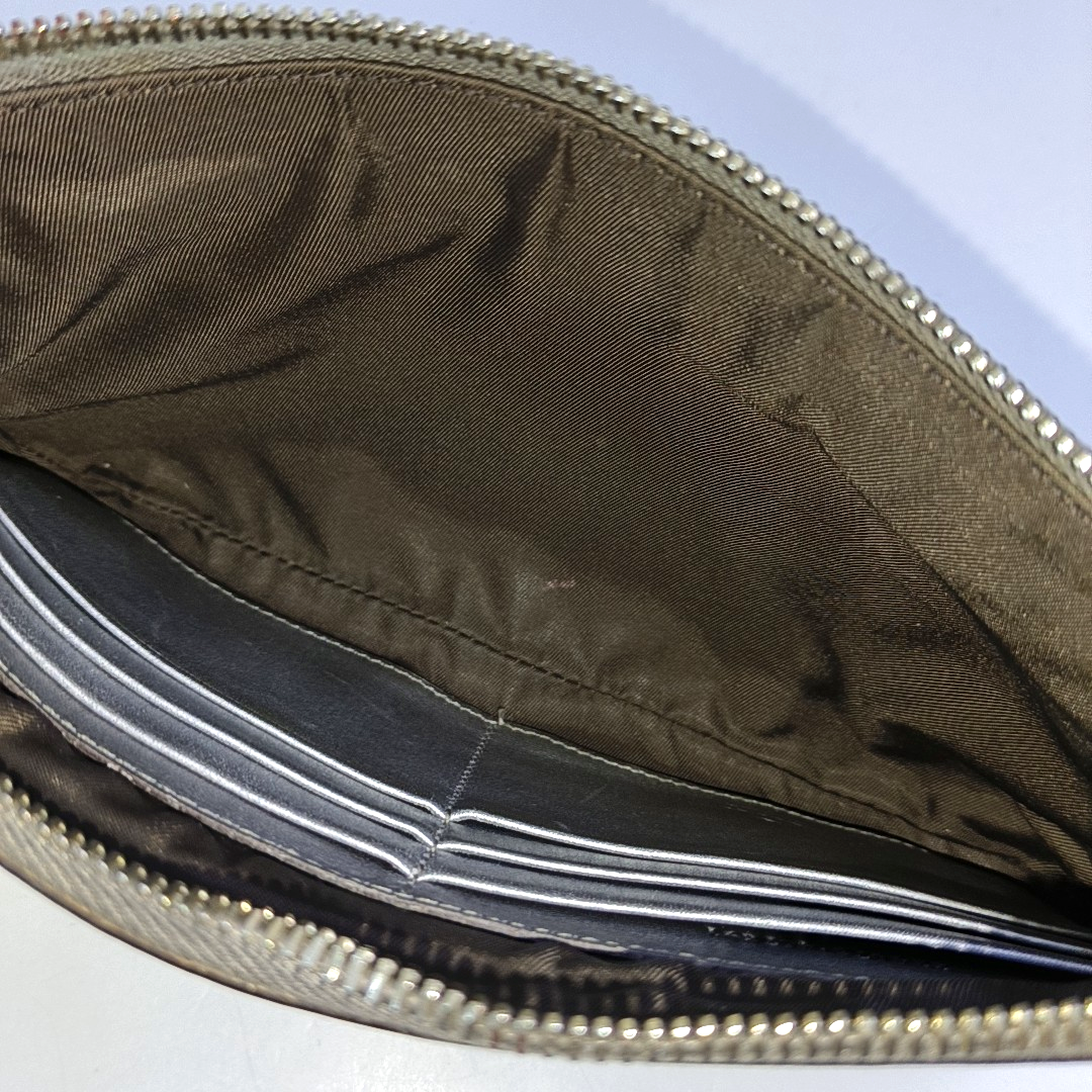 GUCCI Silver Cowhide Monogrammed Embossed Clutch Golden hardware-(SKU)-951850185