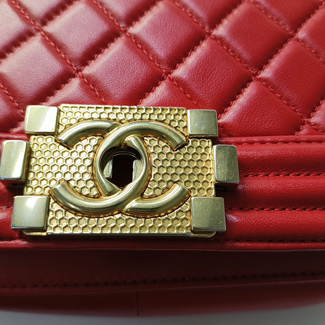 CHANEL BOY CHANEL Medium Size Red Lamb Calfskin Quilted Chevron Single Shoulder Bag Crossbody Bag Gold Hardware 23 Clasp Removable Shoulder Strap-(SKU)-964494003