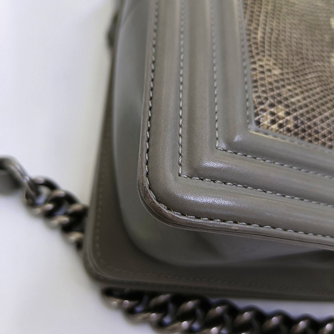 CHANEL BOY CHANEL small size grey lizard skin quilted crossbody bag with 19 chain links, palladium hardware, detachable strap-(SKU)-967359971