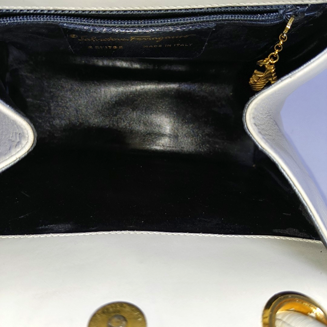 FERRAGAMO White Leather Embossed Tote Bag Golden hardware-(SKU)-951805301