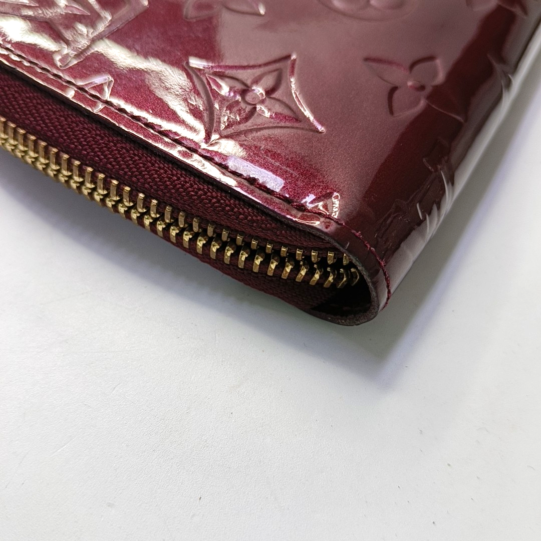 LOUIS VUITTON Burgundy Cowhide Monogram Embossed Wallet Golden hardware-(SKU)-956443743