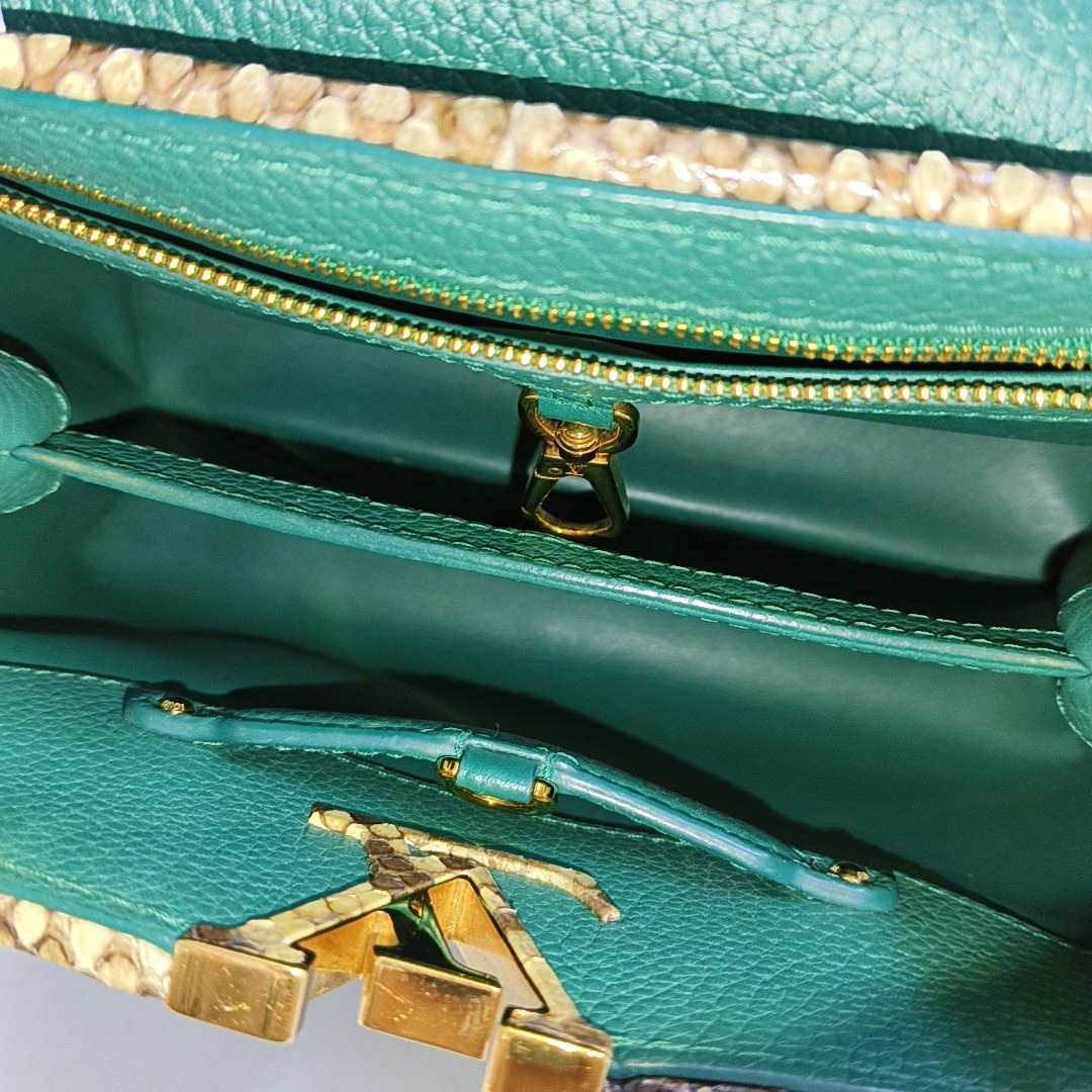 LOUIS VUITTON CAPUCINES BB Green Leather Diagonal Shoulder Bag with Detachable Strap-(SKU)-955038701