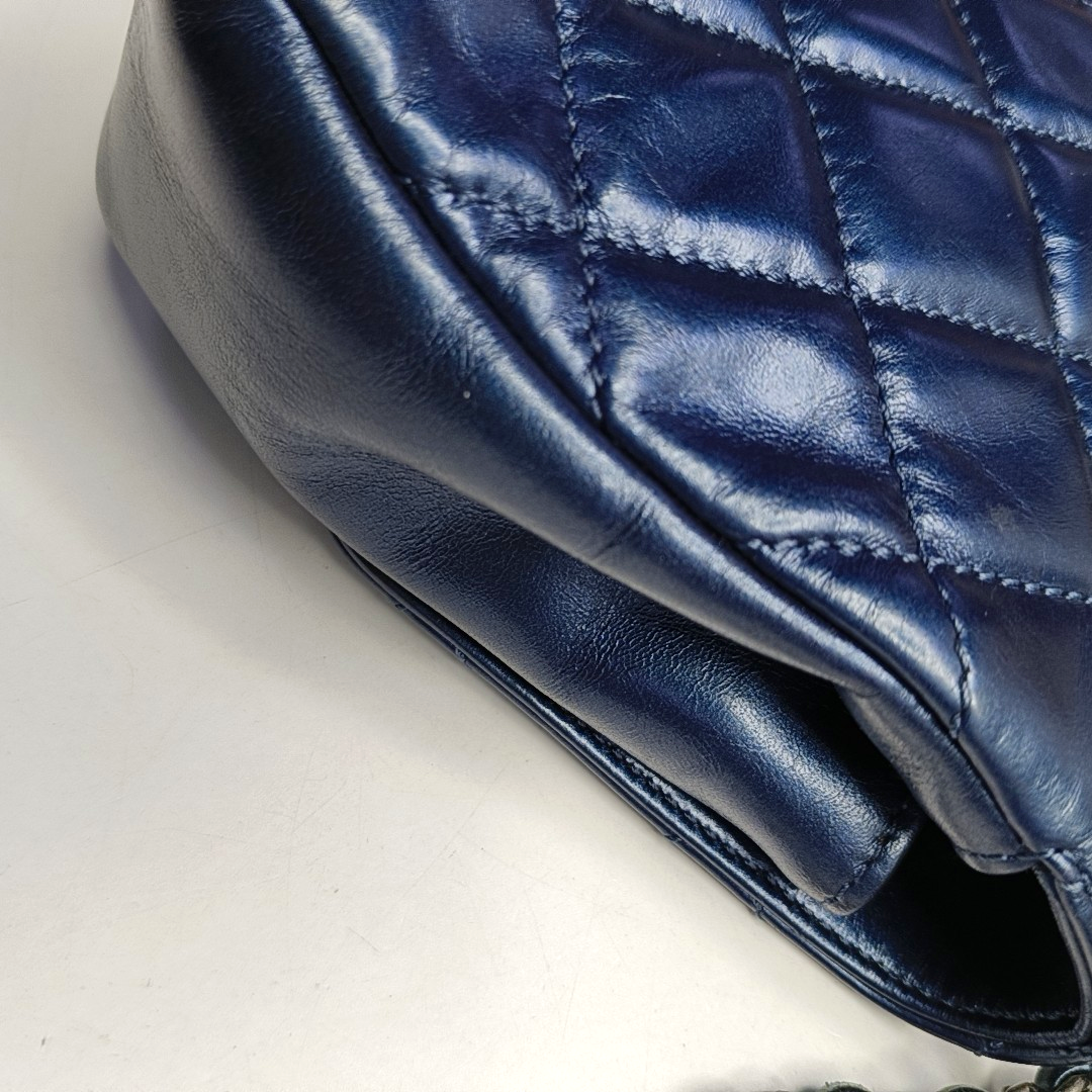CHANEL CLASSIC FLAP Medium Dark Blue Calfskin Quilted Matelassé Shoulder Bag Rutenium Hardware 22 Clasp-(SKU)-946534415
