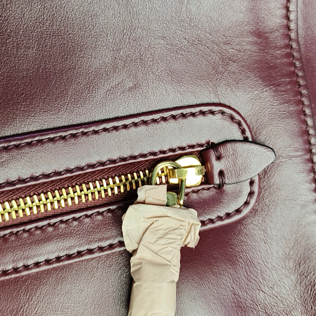 Miu Miu Burgundy leather handbag, single shoulder bag Golden hardware Removable shoulder strap-(SKU)-949081414
