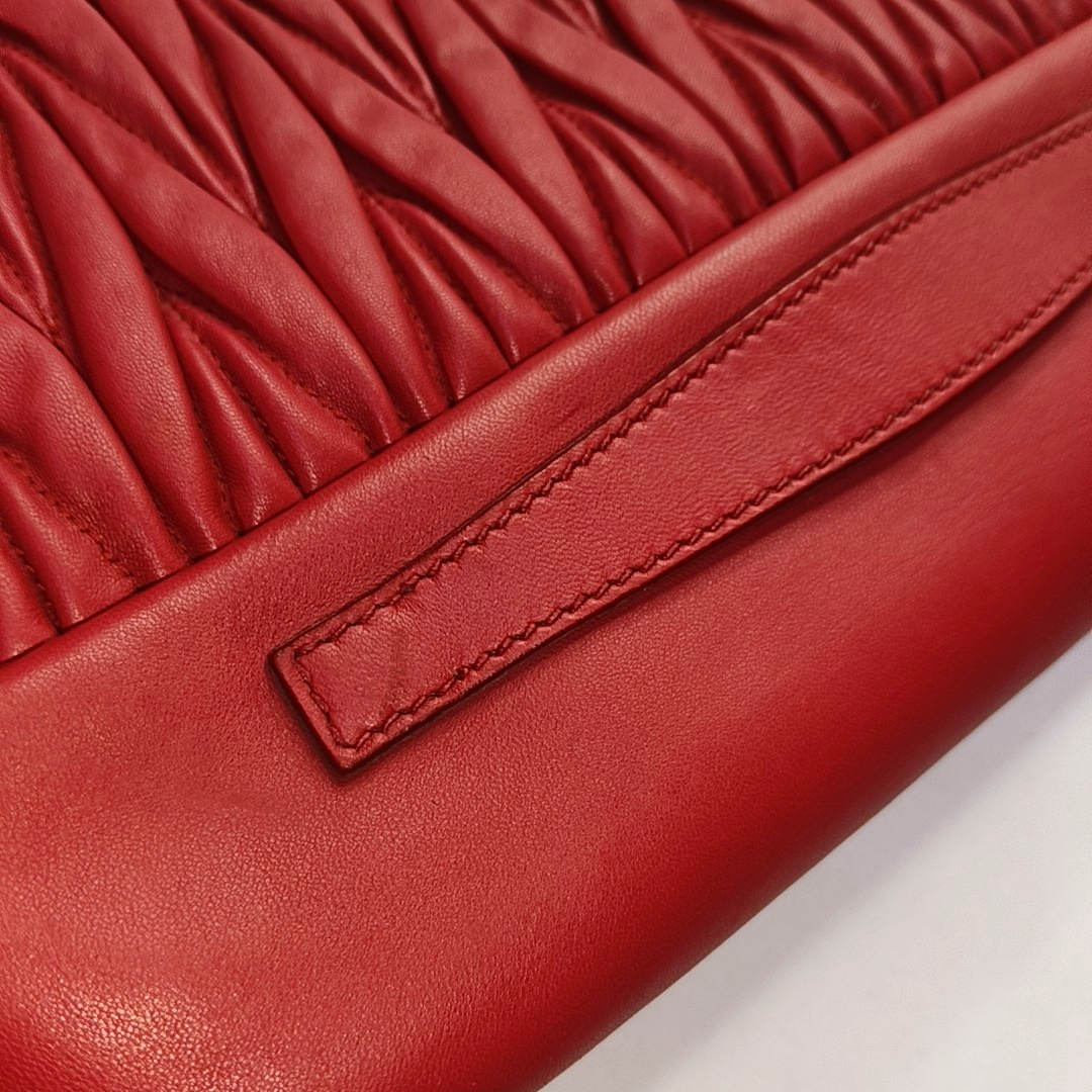 Miu Miu Red Sheepskin Quilted Clutch Bag Handbag Single Shoulder Bag Golden hardware-(SKU)-957691909