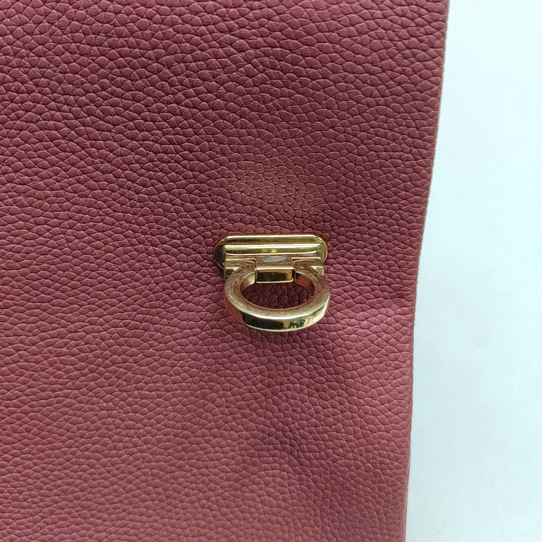 FERRAGAMO Blush Pink Calfskin Crossbody Single Shoulder Bag Golden hardware-(SKU)-944292181