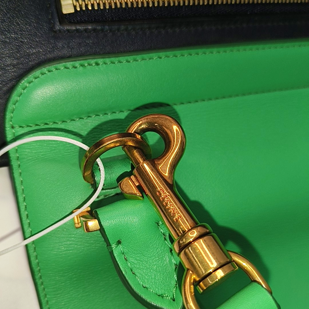 CELINE TRAPEZE Small size Green Cowhide Swing Bag Single Shoulder Bag, Crossbody Bag, Handbag Golden hardware Removable shoulder strap-(SKU)-946576410