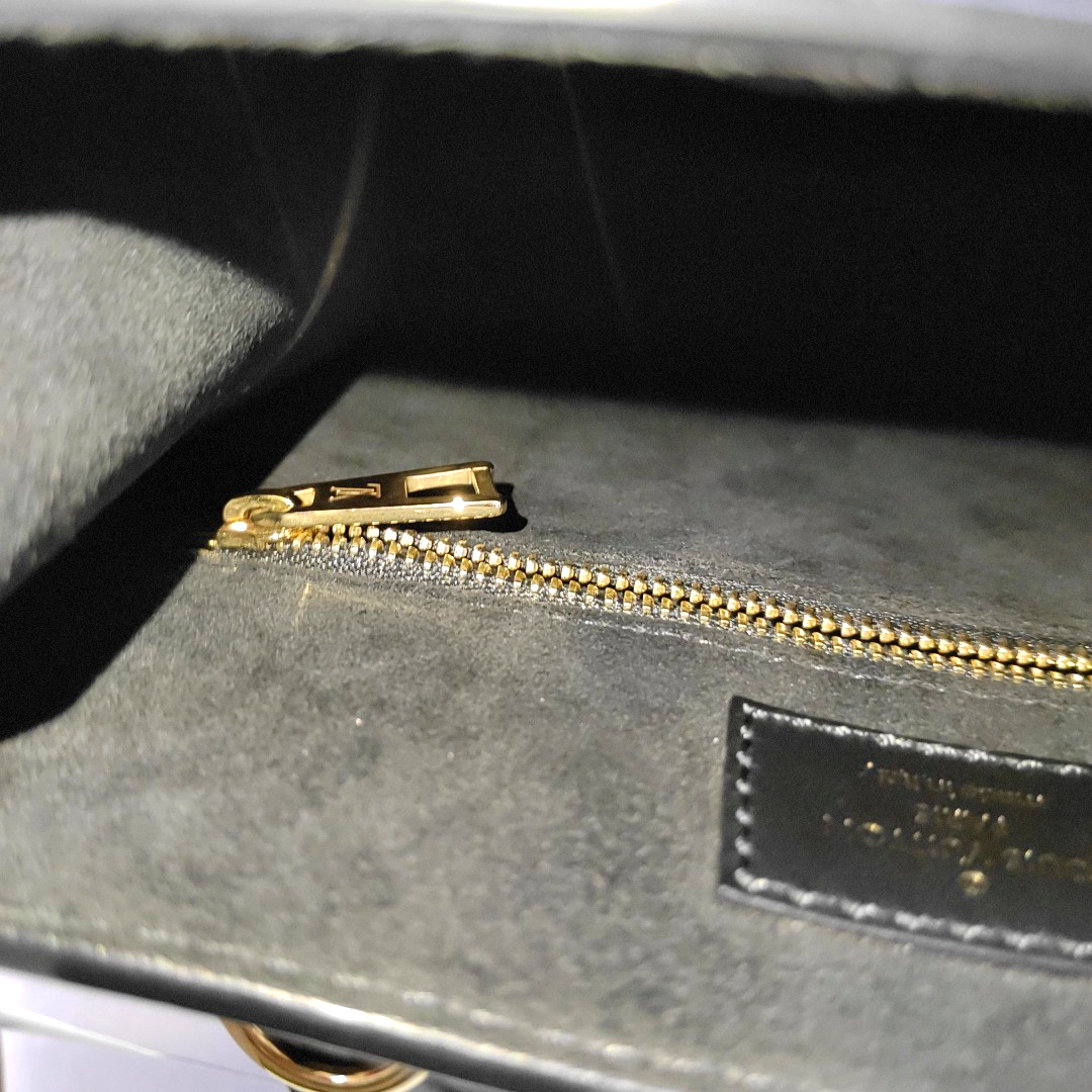 LOUIS VUITTON SAC PLAT BB Black EPI Leather Water Ripple Music Book Bag Crossbody Bag Shoulder Bag Tote Bag Adjustable Strap Golden Hardware Removable Strap-(SKU)-947466137