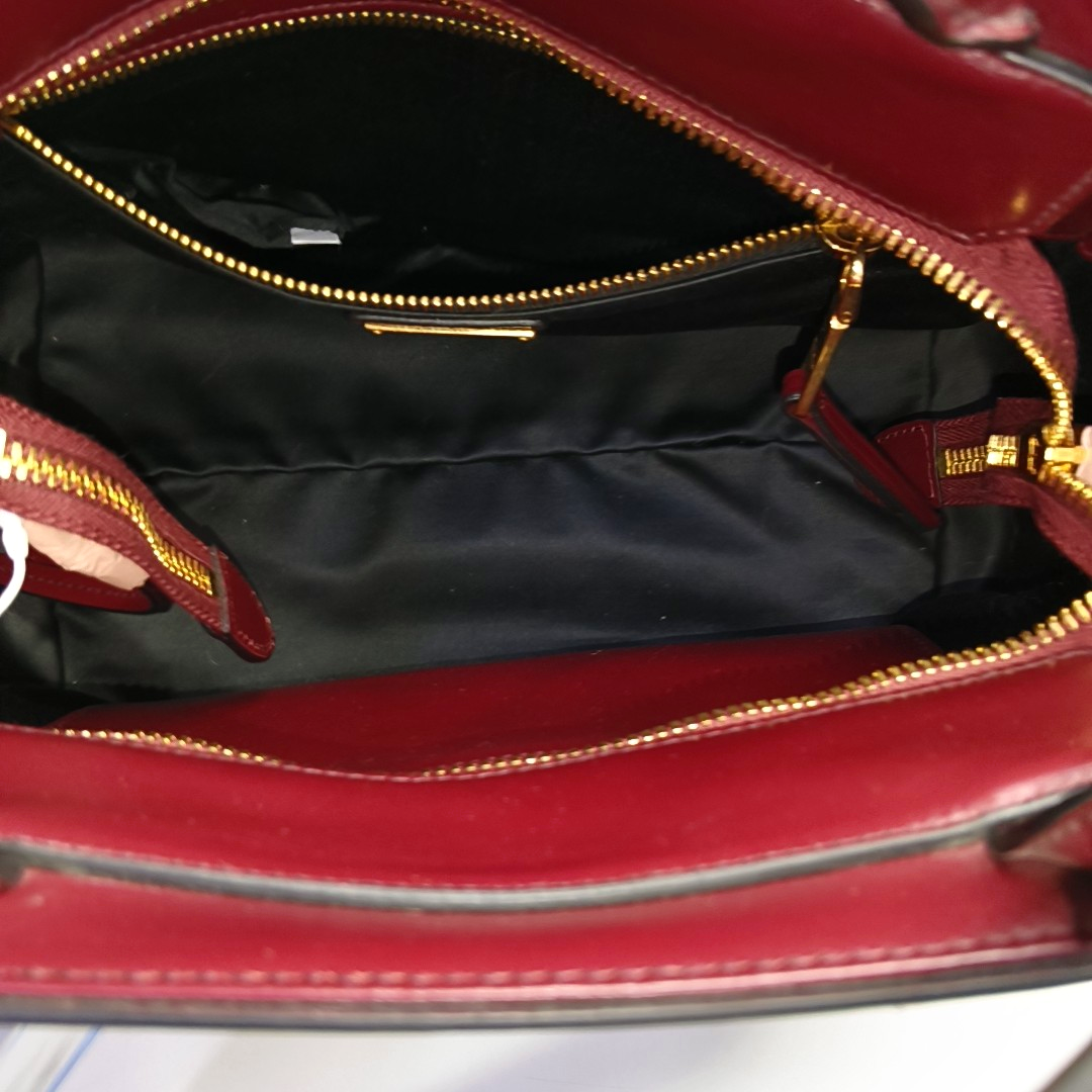 Miu Miu Burgundy leather handbag, single shoulder bag Golden hardware Removable shoulder strap-(SKU)-949081414