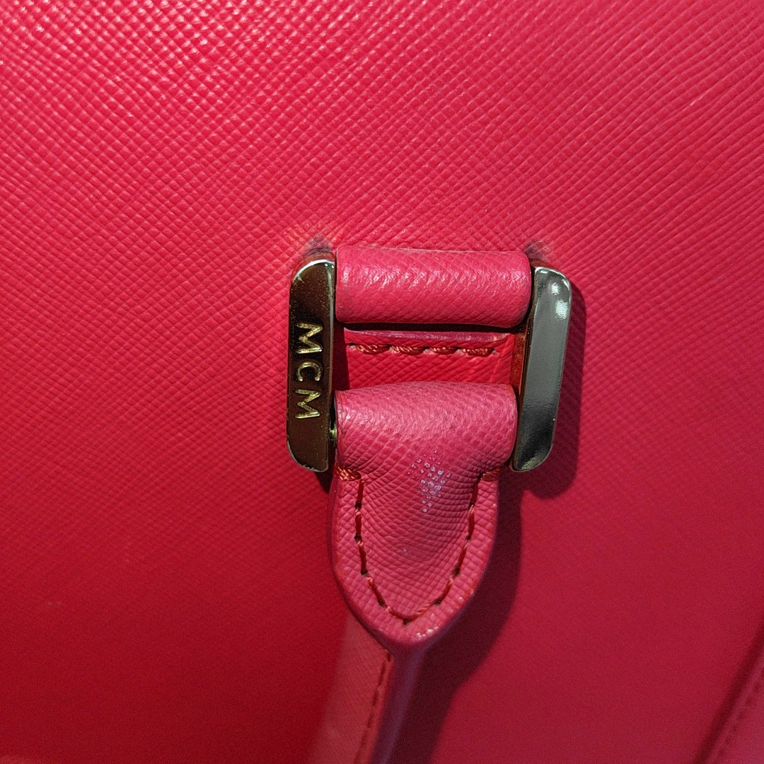 MCM NUOVO Red Leather Embossed Shoulder Bag Tote Bag Crossbody Bag Golden hardware Removable shoulder strap-(SKU)-14100965