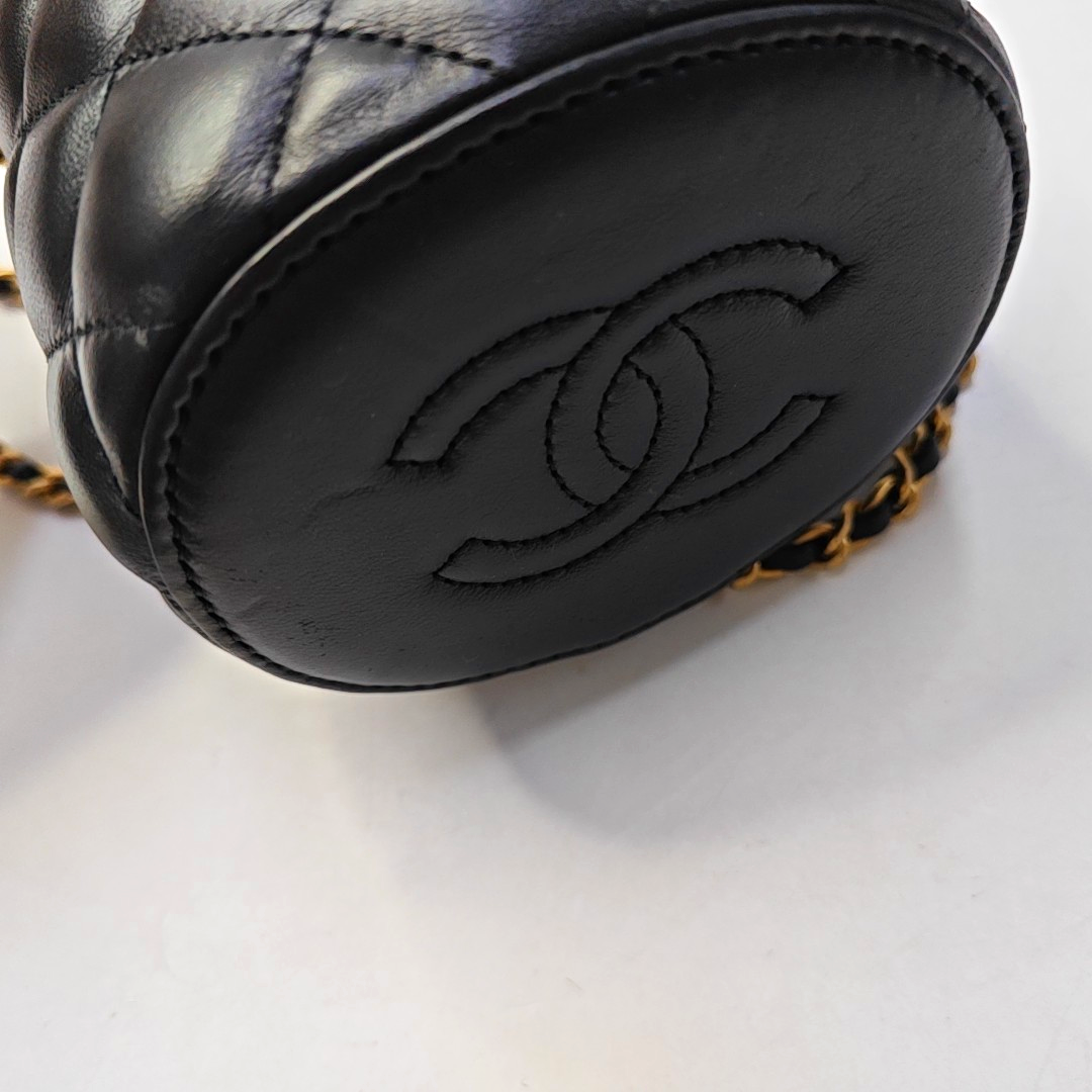 CHANEL CROWN BOX VANITY Small-sized Black Lamb Skin Quilted Monogram Crossbody Bag Shoulder Bag Golden Hardware-(SKU)-945181171