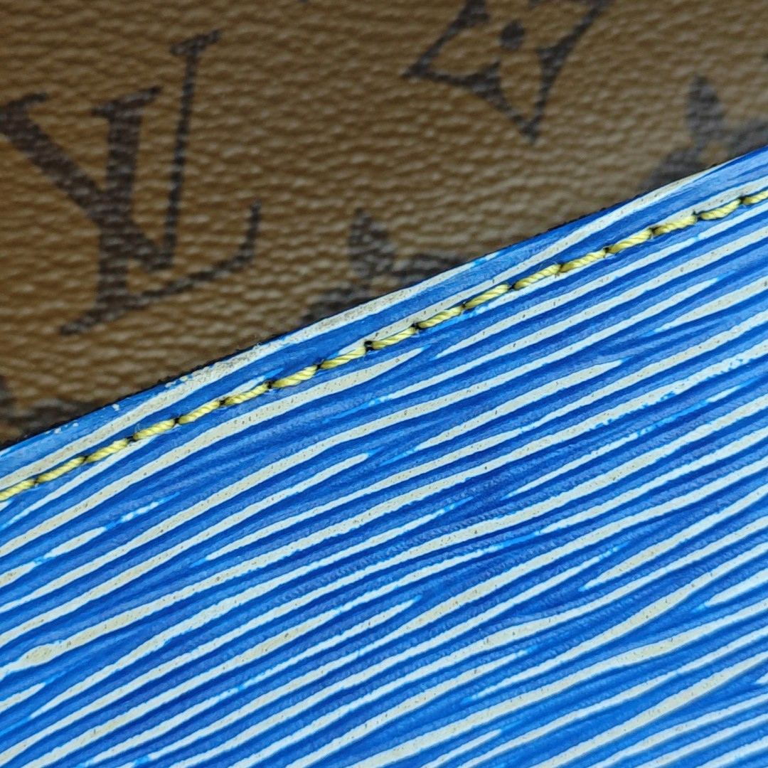 LOUIS VUITTON MÉTIS Medium Blue EPI Calfskin Water Ripple Messenger Bag with Gold Hardware and Detachable Strap-(SKU)-946768387