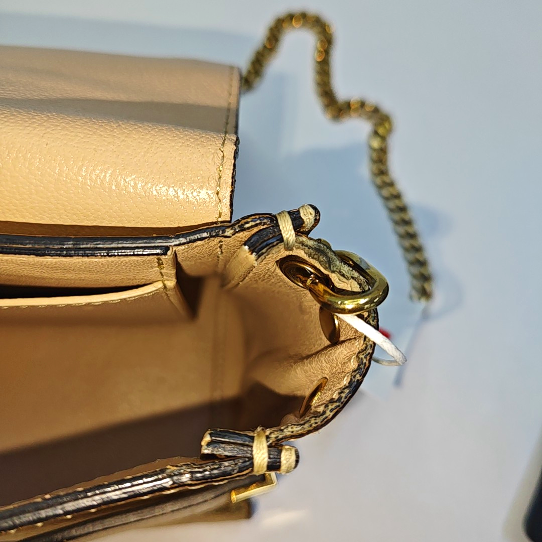 Chloé Elle Golden Leather Shoulder Bag, Crossbody Bag Golden hardware Removable shoulder strap-(SKU)-936942070