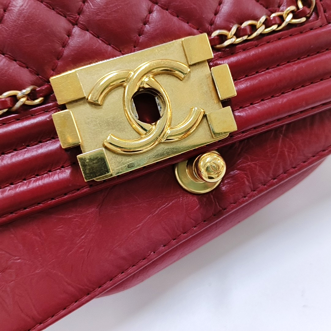 CHANEL BOY CHANEL Small Red Leather Quilted Shoulder Bag with Shoulder Strap and Handle, Gold Hardware, 23 Opening, Detachable Strap-(SKU)-955618123