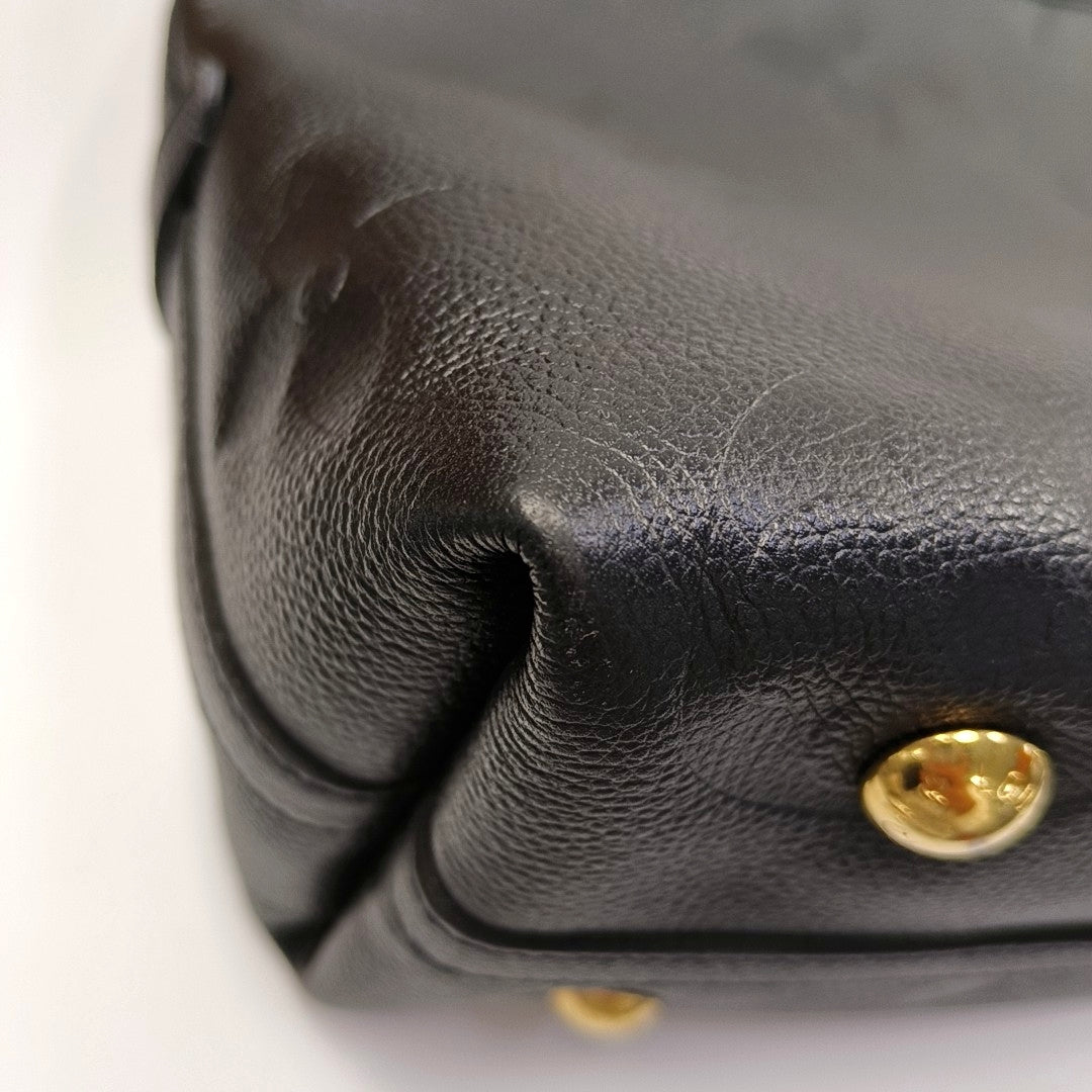 LOUIS VUITTON CARRYALL Small size black leather Monogram embossed black samurai crossbody bag, gold hardware, interior pocket, removable shoulder strap, complete accessories-(SKU)-967863888