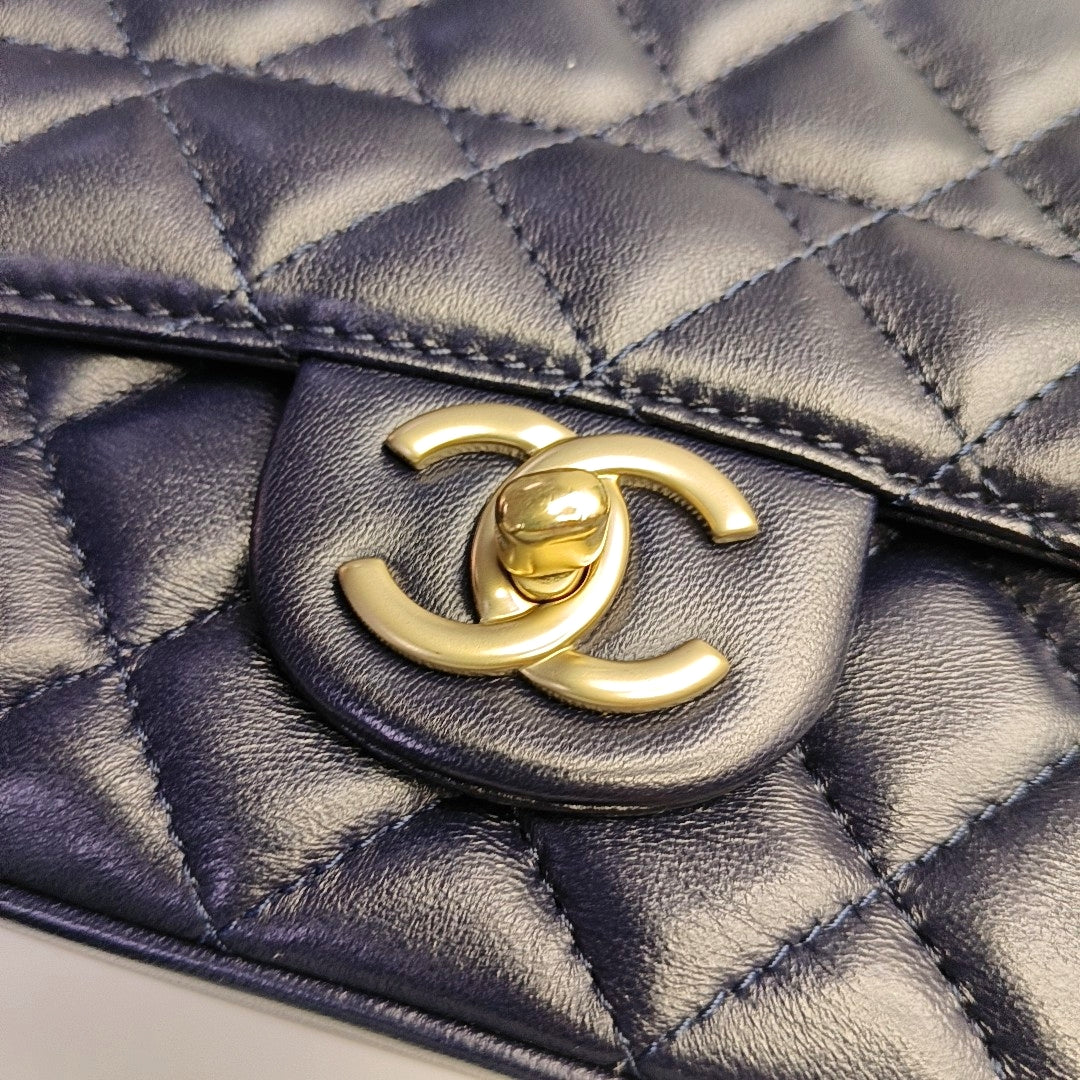 CHANEL CLASSIC SINGLE FLAP Medium Deep Blue Lamb Leather Quilted Single Shoulder Bag Crossbody Bag Golden Hardware 21 Clutch-(SKU)-969199227