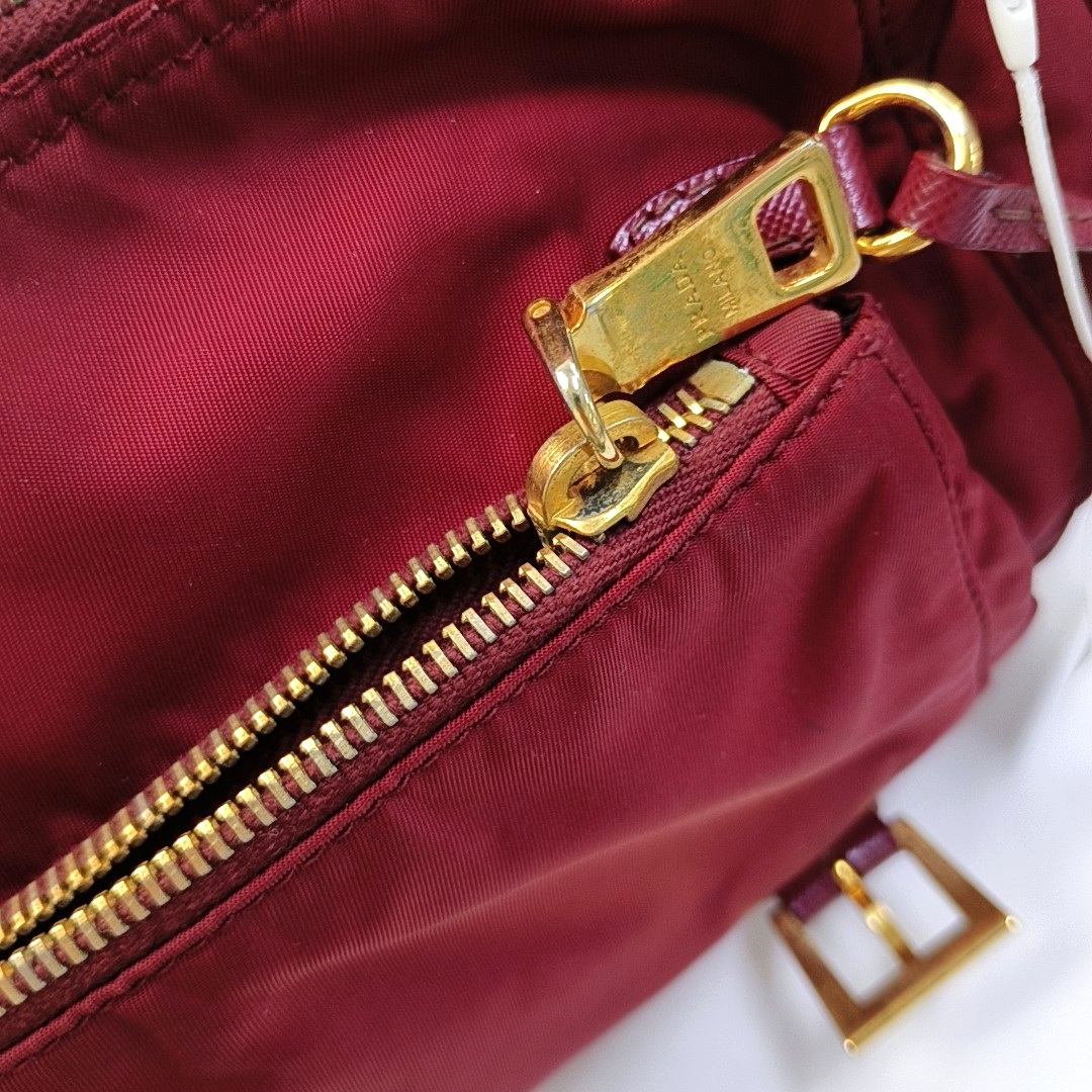 PRADA Vela Messenger Bag Red Nylon Cross Grain Single Shoulder Crossbody Golden hardware Removable shoulder strap-(SKU)-957669142