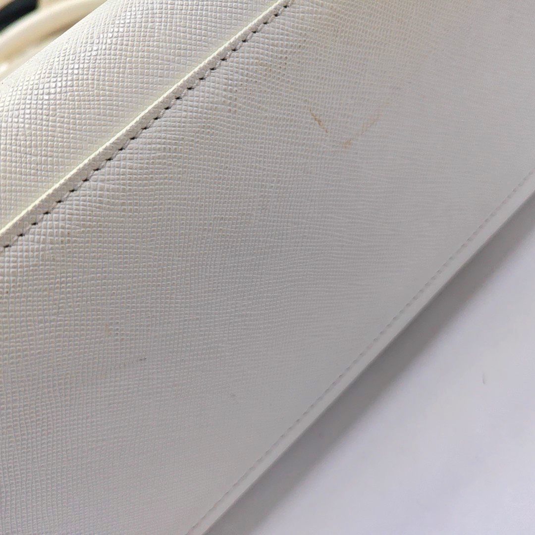 BURBERRY Tote bag Small size White Cowhide Textured Handbag Silver Hardware-(SKU)-946077428