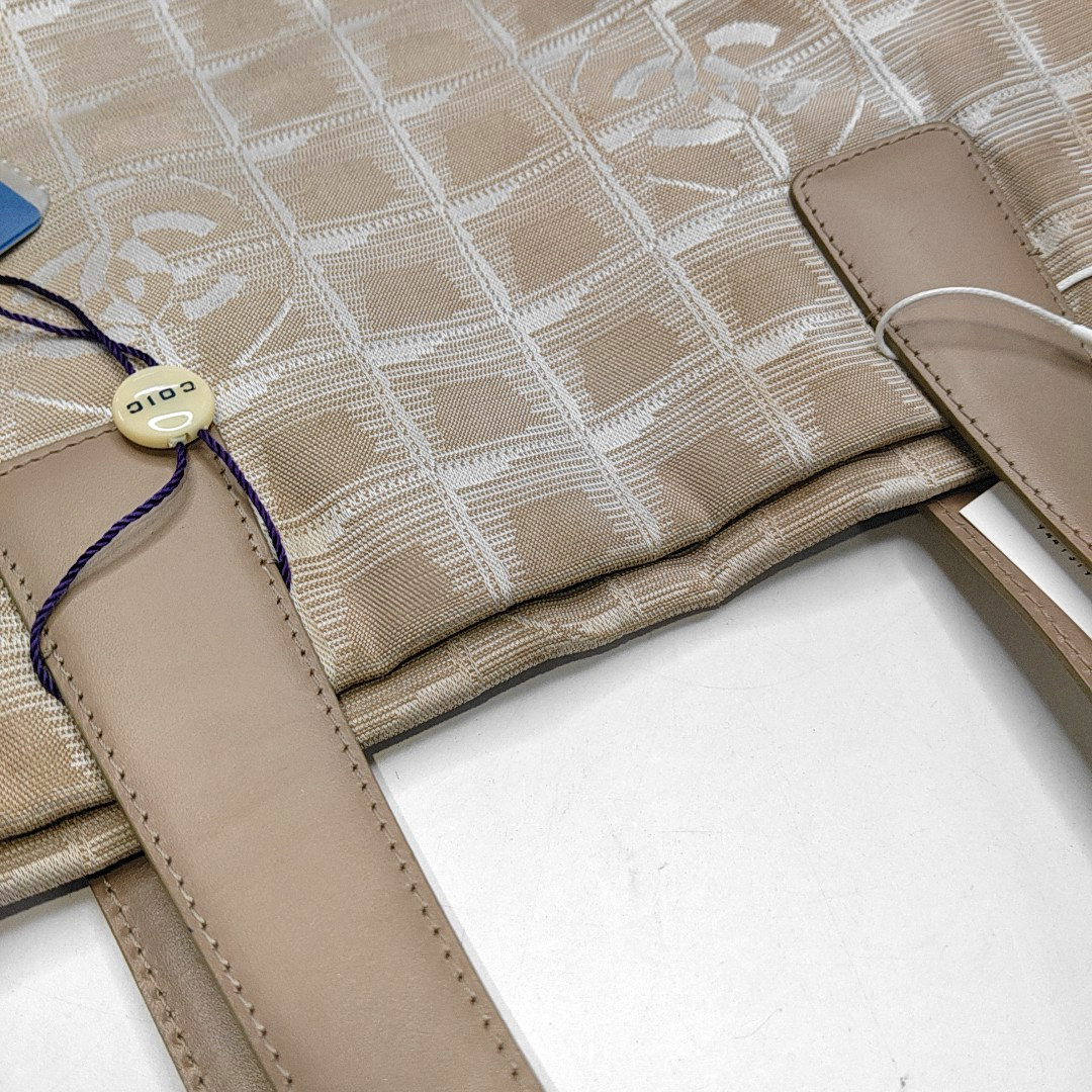 CHANEL TRAVEL LINE Ivory Fabric Ice Grid Single Shoulder Bag Tote Bag Golden hardware 9nan-(SKU)-944131983