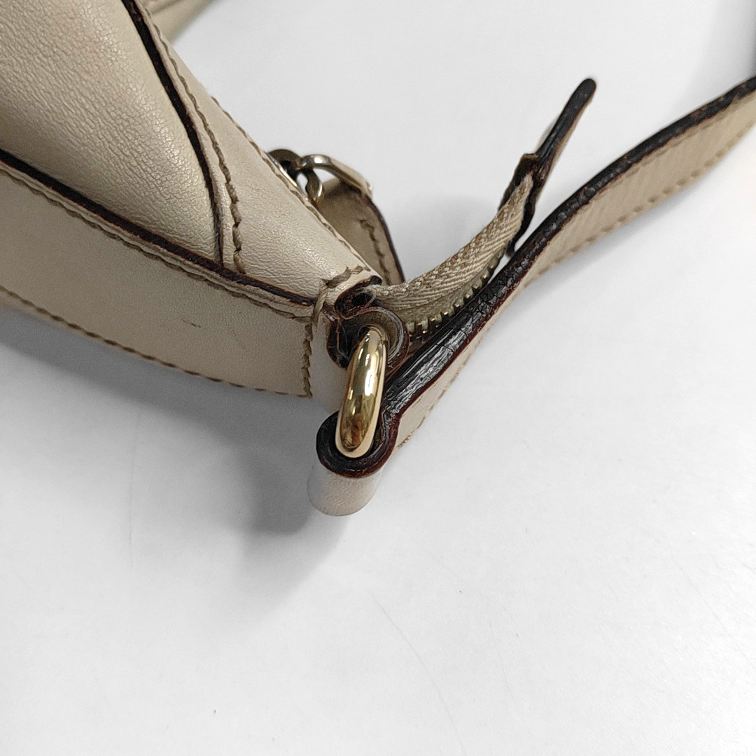 GUCCI White Cowhide Single Shoulder Bag Tote Golden hardware-(SKU)-944843713