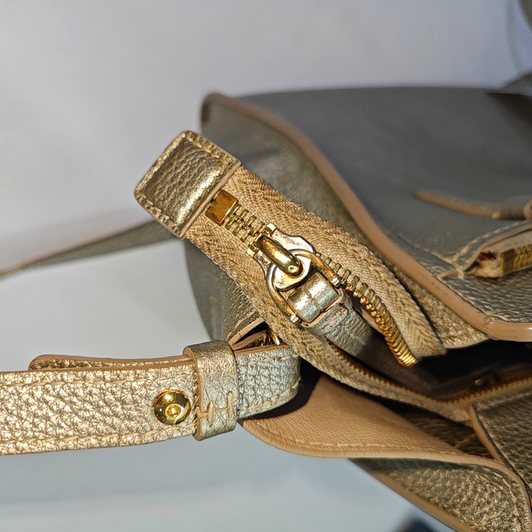 FERRAGAMO Amy Grey Leather Embossed Shoulder Bag Handbag Crossbody Golden hardware Removable shoulder strap-(SKU)-938858716