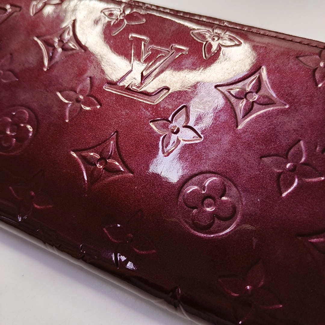 LOUIS VUITTON Burgundy Cowhide Monogram Embossed Wallet Golden hardware-(SKU)-956443743
