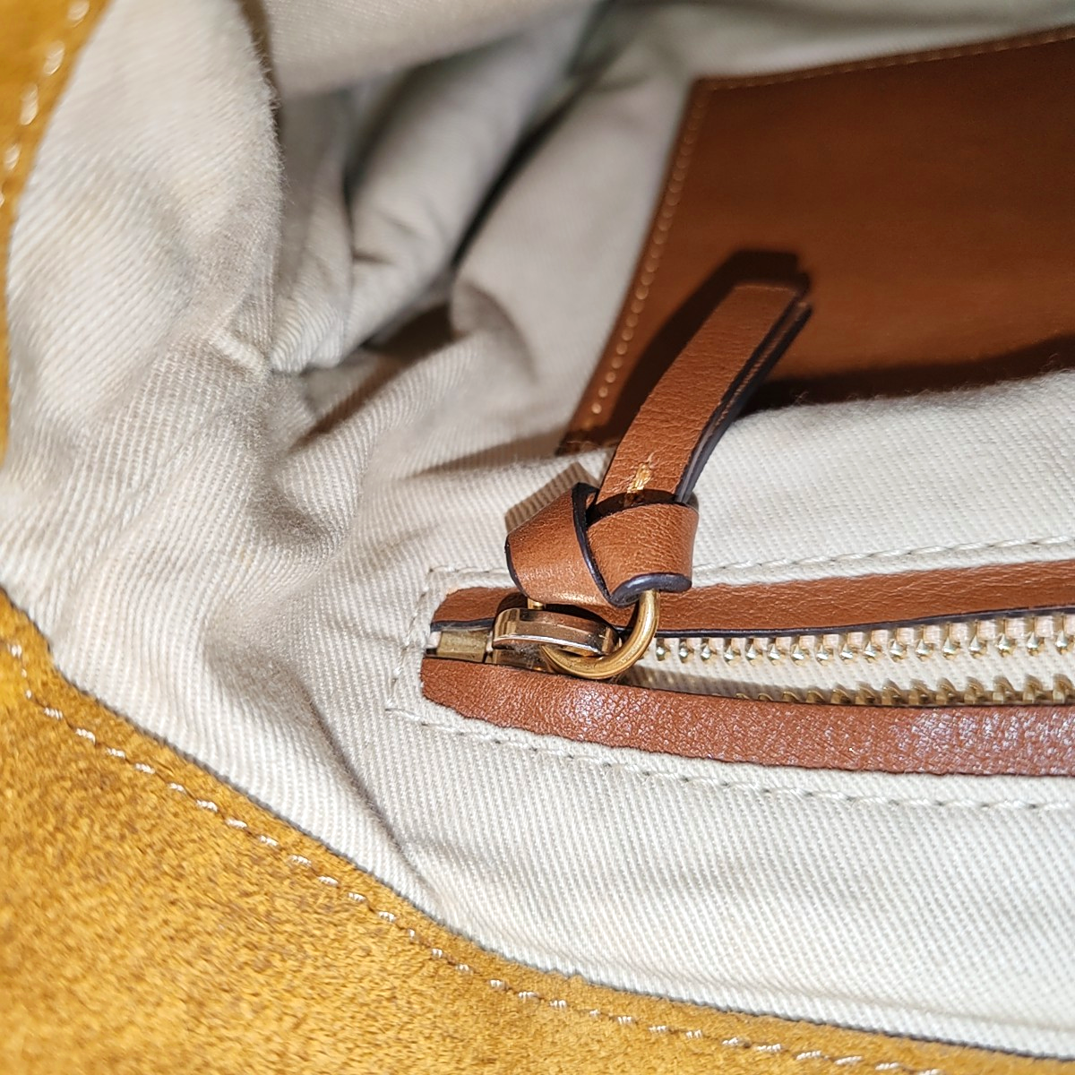 Chloé Mustard Yellow Velvet Leather Stud Quilted Single Shoulder Bag Tote Bag Golden hardware shoulder straps-(SKU)-954357662