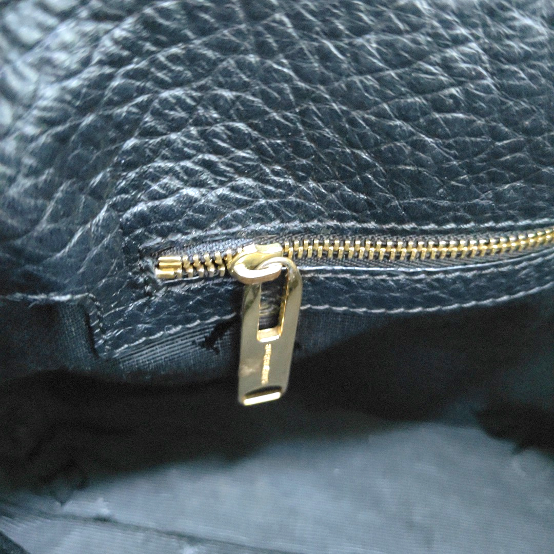 BURBERRY Black Leather Embossed Single Shoulder Bag Tote Golden hardware Removable shoulder strap-(SKU)-953334990