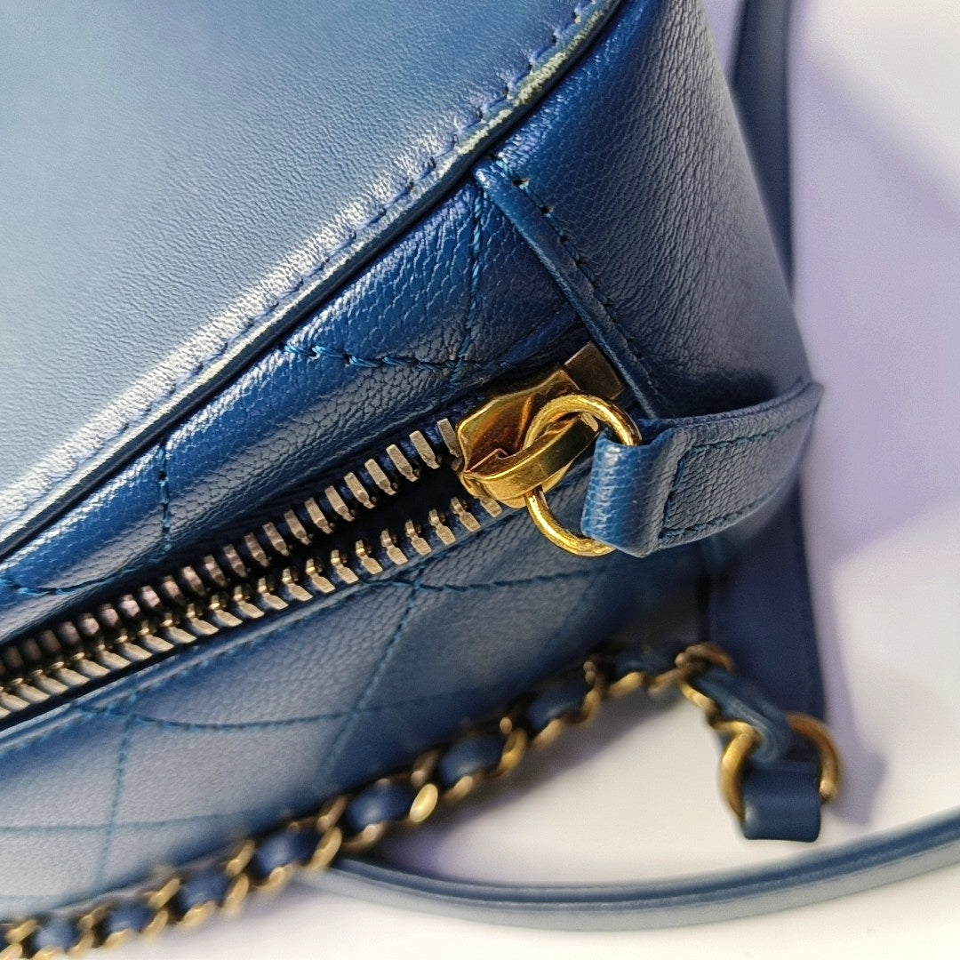 CHANEL COCO CURVE Blue Calfskin Quilted Matelassé Shoulder Bag Handbag Crossbody Bag Golden Hardware 23 Clasp-(SKU)-968038724
