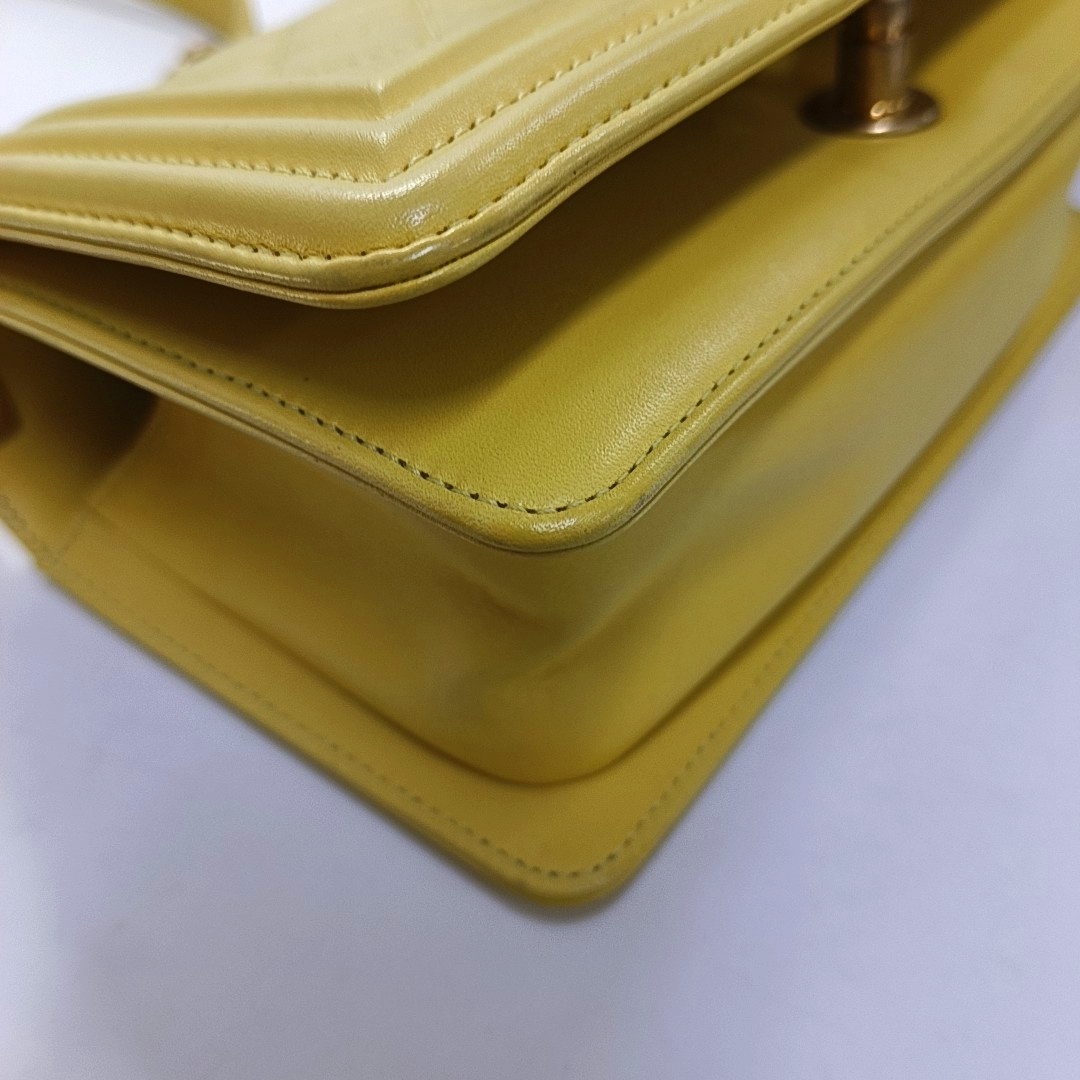 CHANEL BOY CHANEL Small Size Yellow Calfskin Quilted Diagonal Bag, Shoulder Bag with Detachable Strap, Golden Hardware, 27 Clasps-(SKU)-950300826