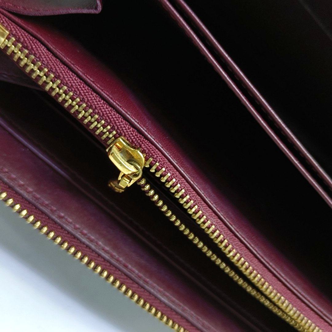LOUIS VUITTON Burgundy Cowhide Monogram Embossed Wallet Golden hardware-(SKU)-956443743