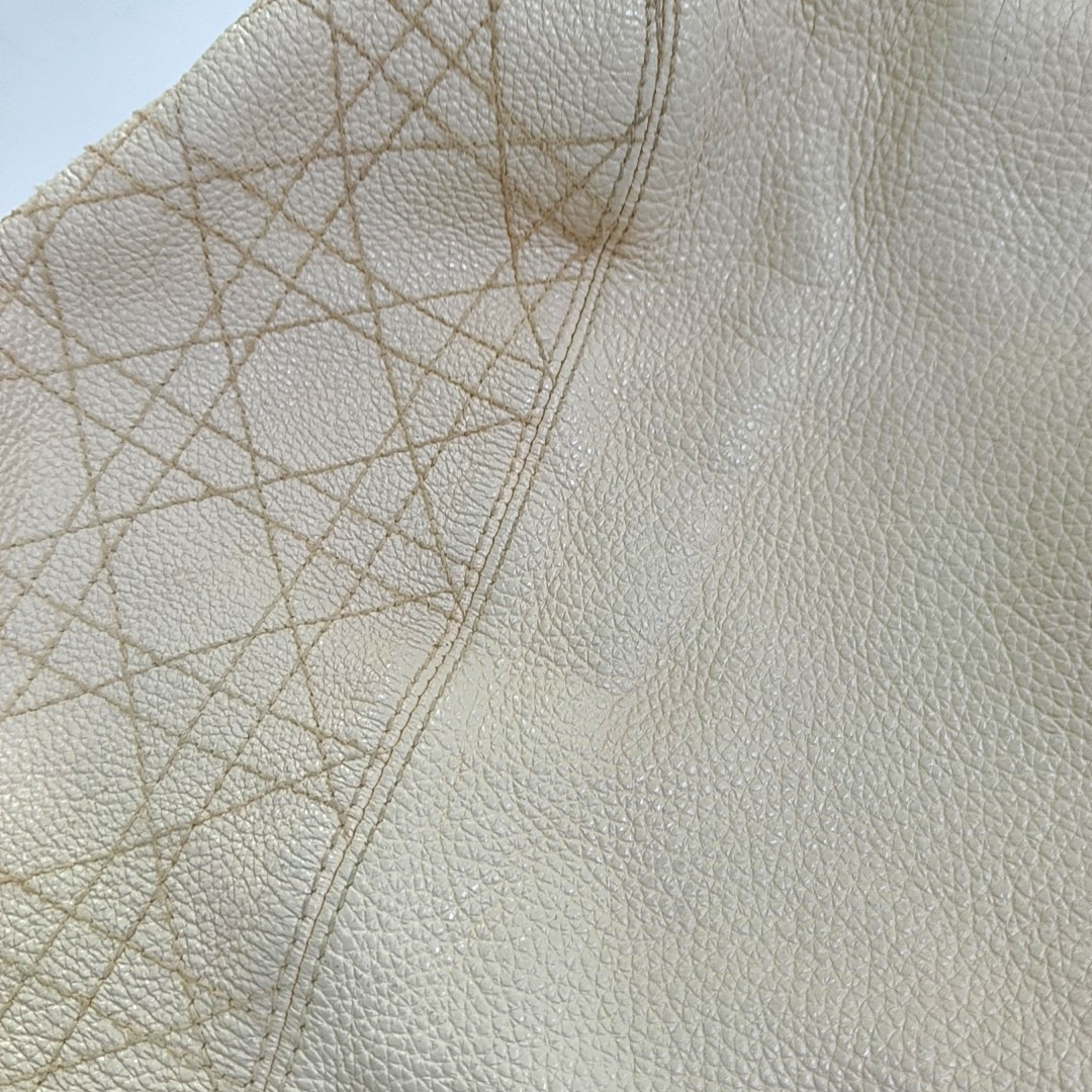 DIOR Tote bag White cowhide waffle pattern quilted single shoulder bag Golden hardware-(SKU)-957417098