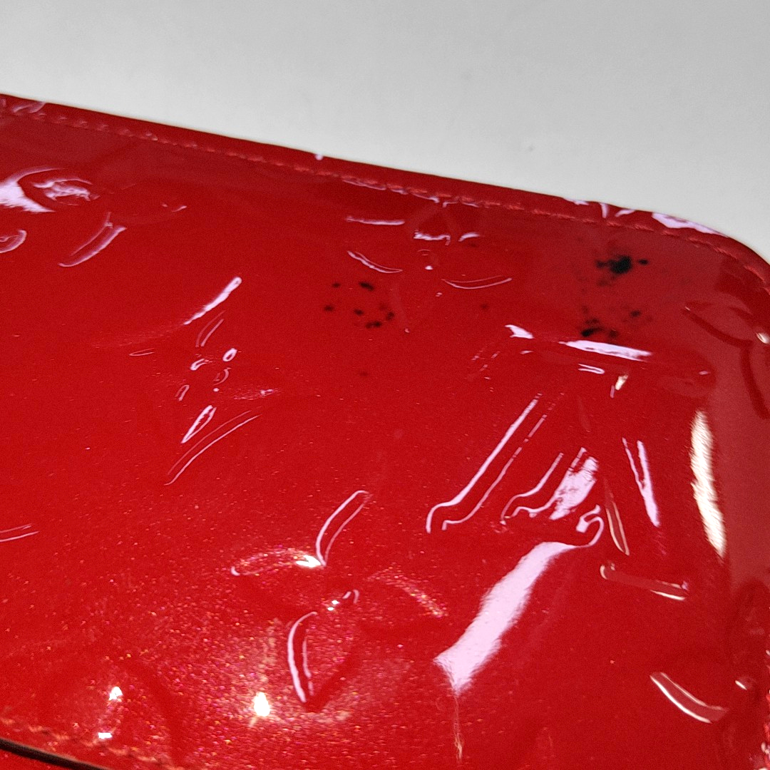 LOUIS VUITTON Red Patent Leather Textured Handbag Golden hardware-(SKU)-944993230