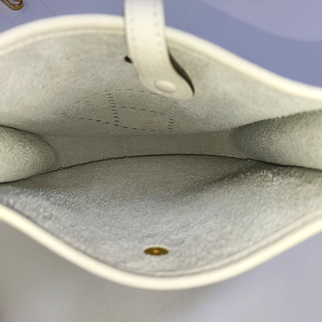 HERMÈS Evelyne New White Clemence Leather Cutout Shoulder Bag Crossbody Bag Handbag Golden Hardware Removable Shoulder Strap Accessories Included-(SKU)-961613052