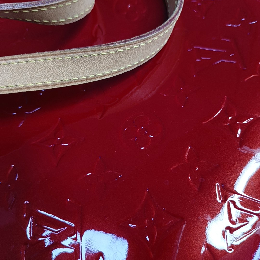 LOUIS VUITTON BELLEVUE Large size Red Lacquered Leather Texture Handbag Shoulder Bag Golden hardware-(SKU)-947190920